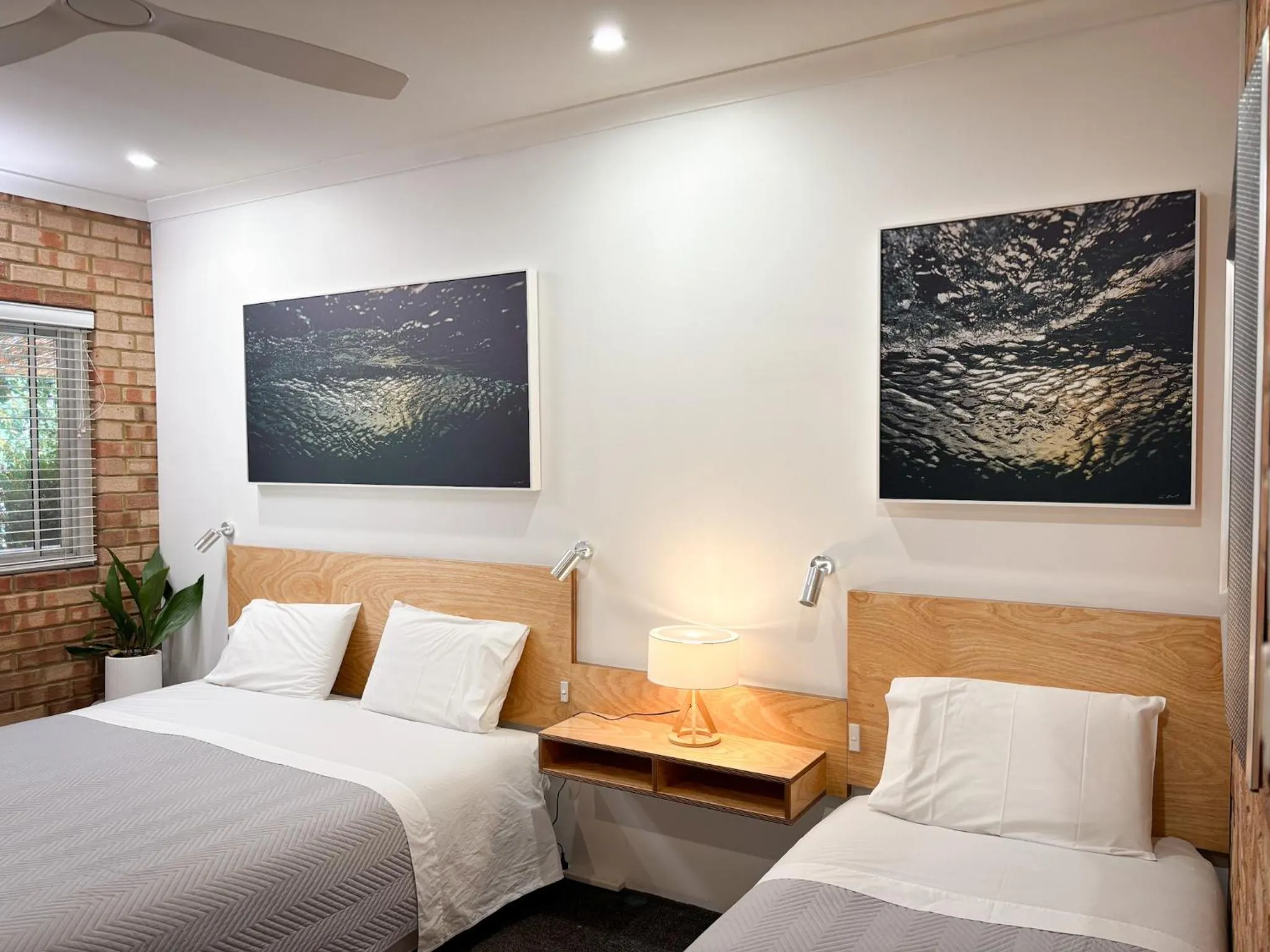 Bedroom, Bed in Edge Of The Forest Motel