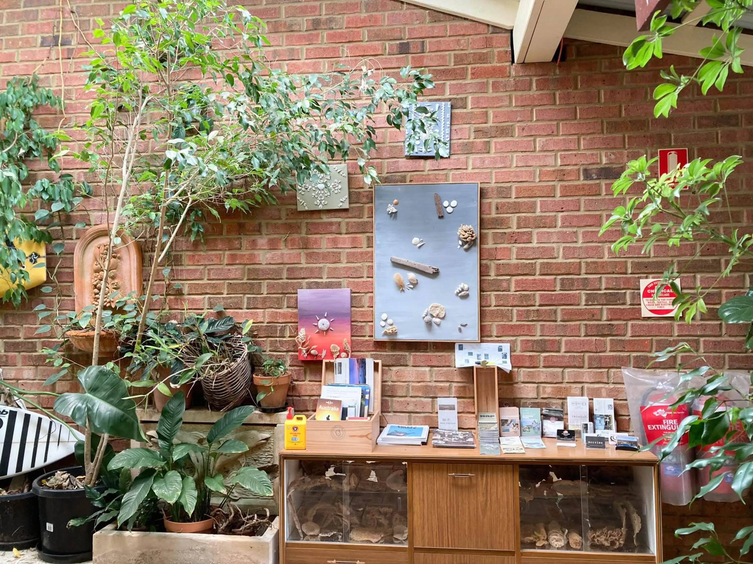 Lobby or reception in Edge Of The Forest Motel