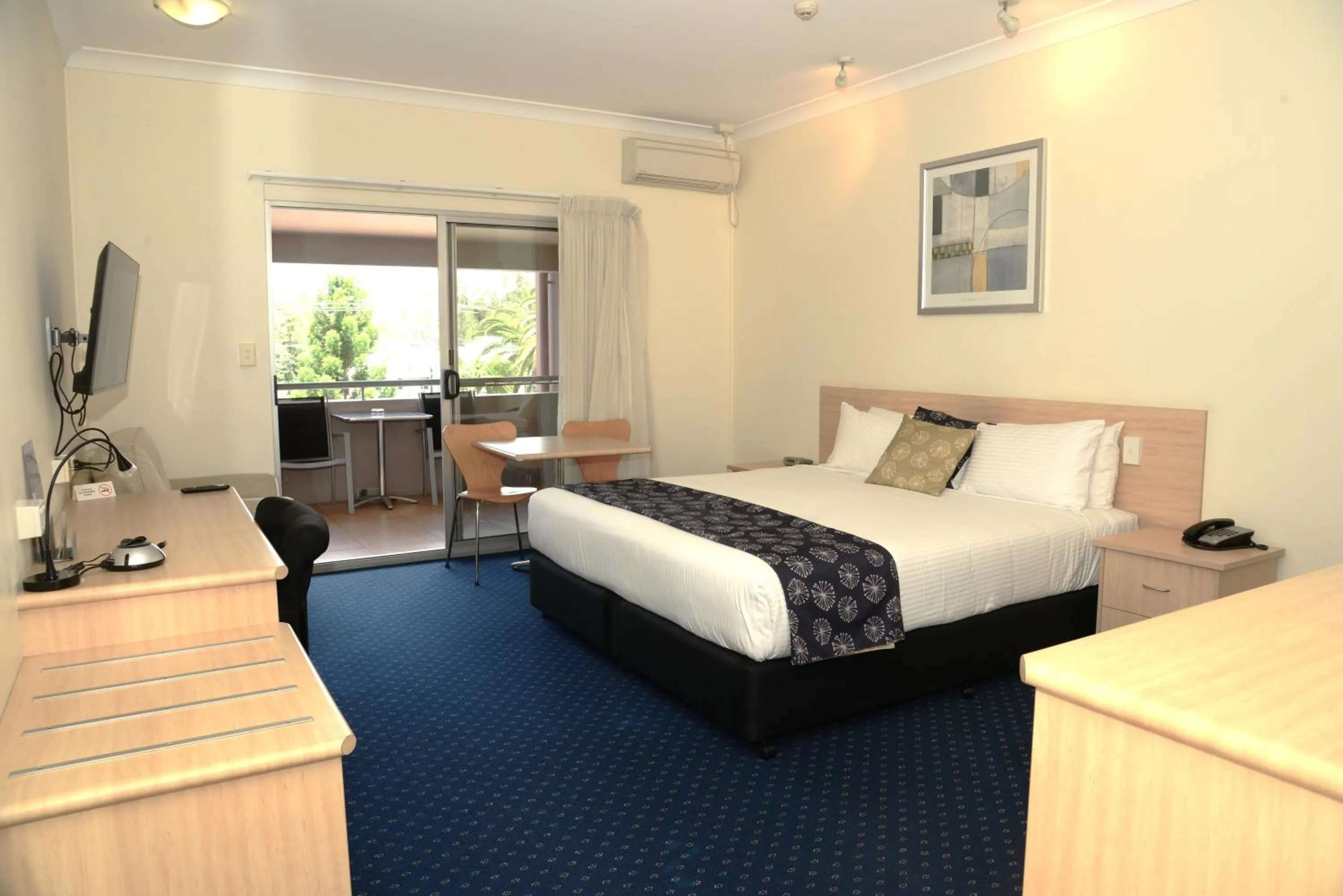 Bed in Lismore Bounty Workers Club Motel