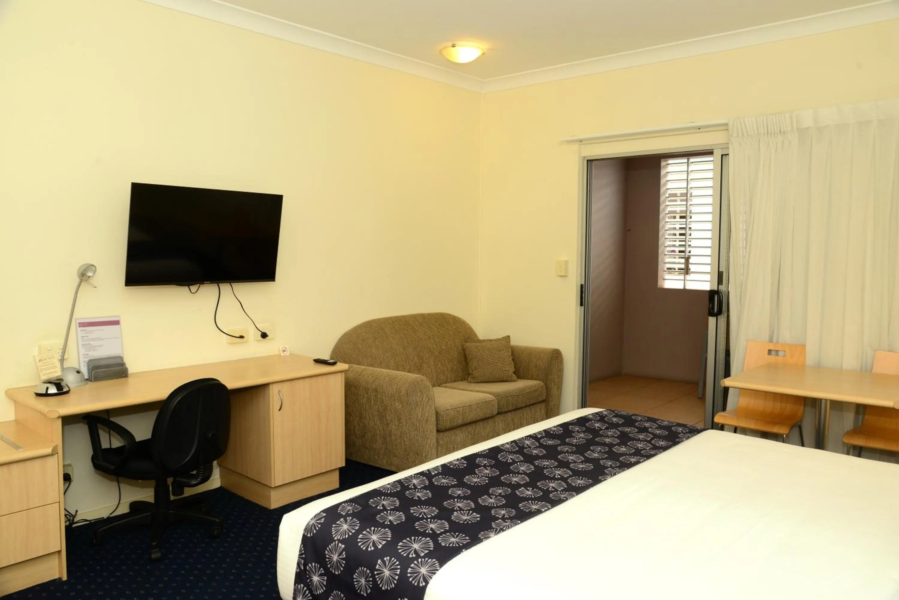 Bed in Lismore Bounty Workers Club Motel