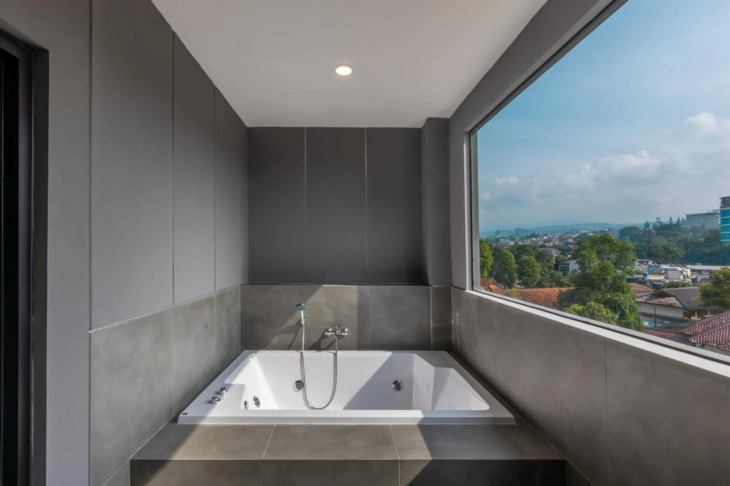 Bath in Best Western Setiabudhi Bandung