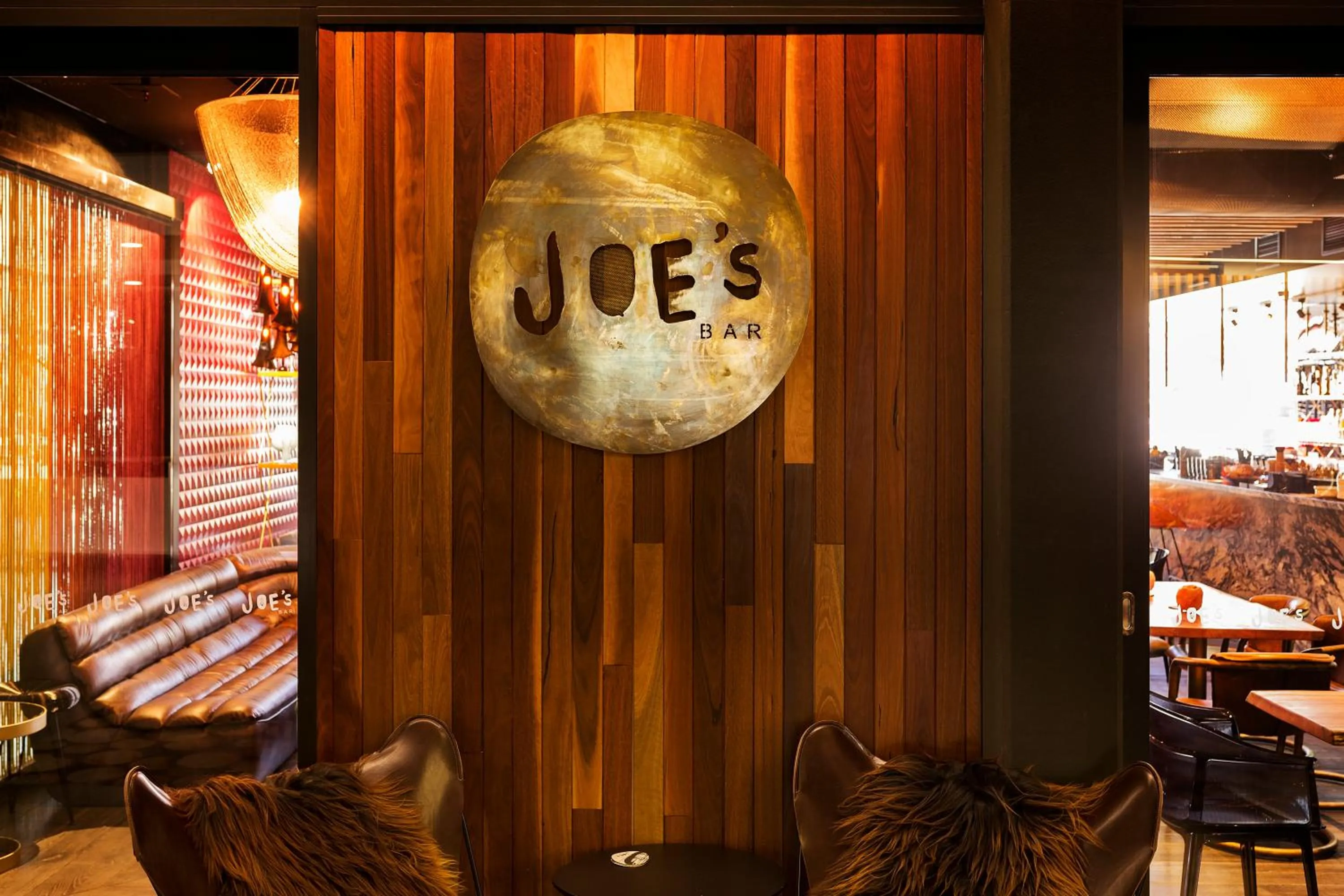 Lounge or bar in East Hotel and Apartments