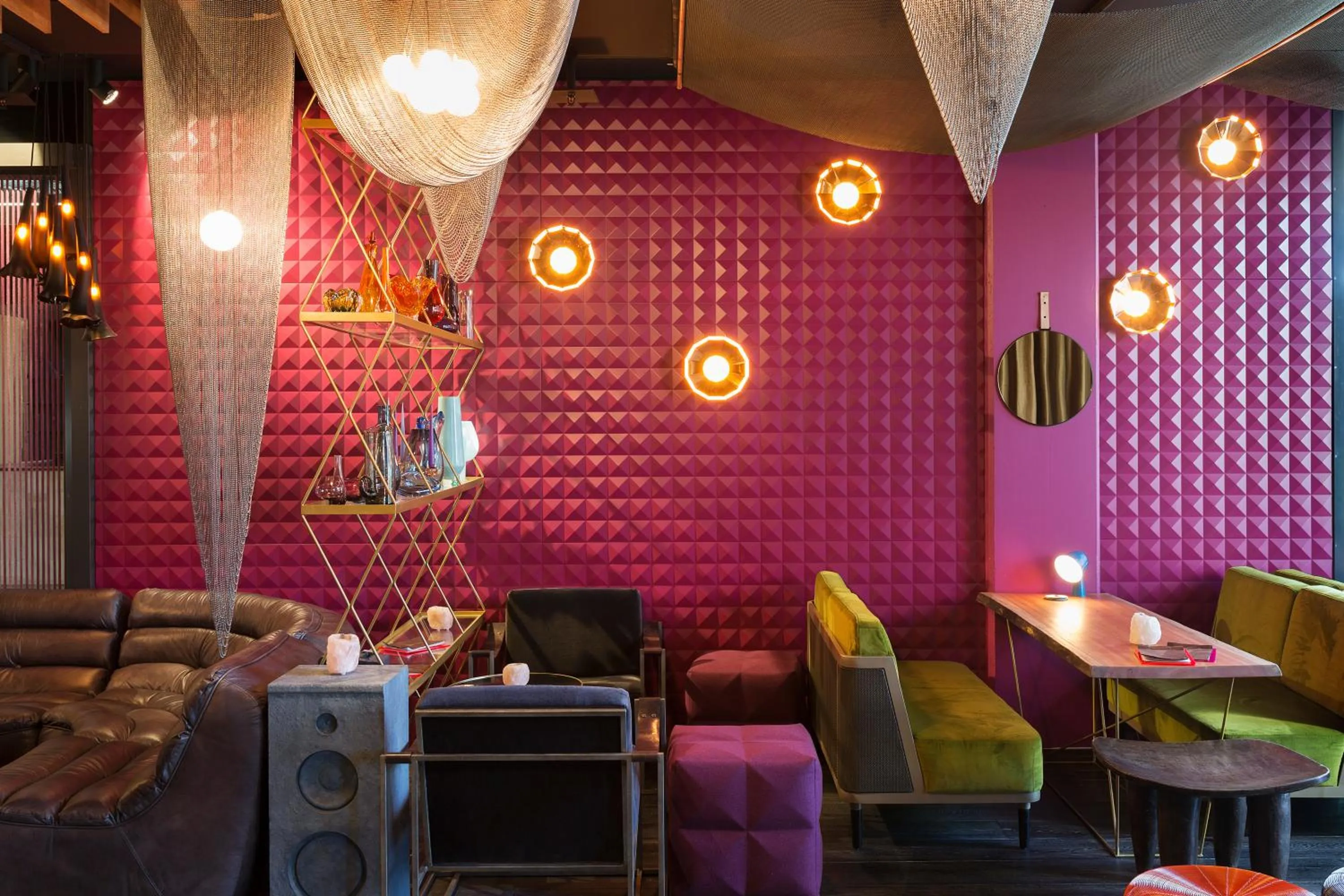 Restaurant/places to eat in East Hotel and Apartments