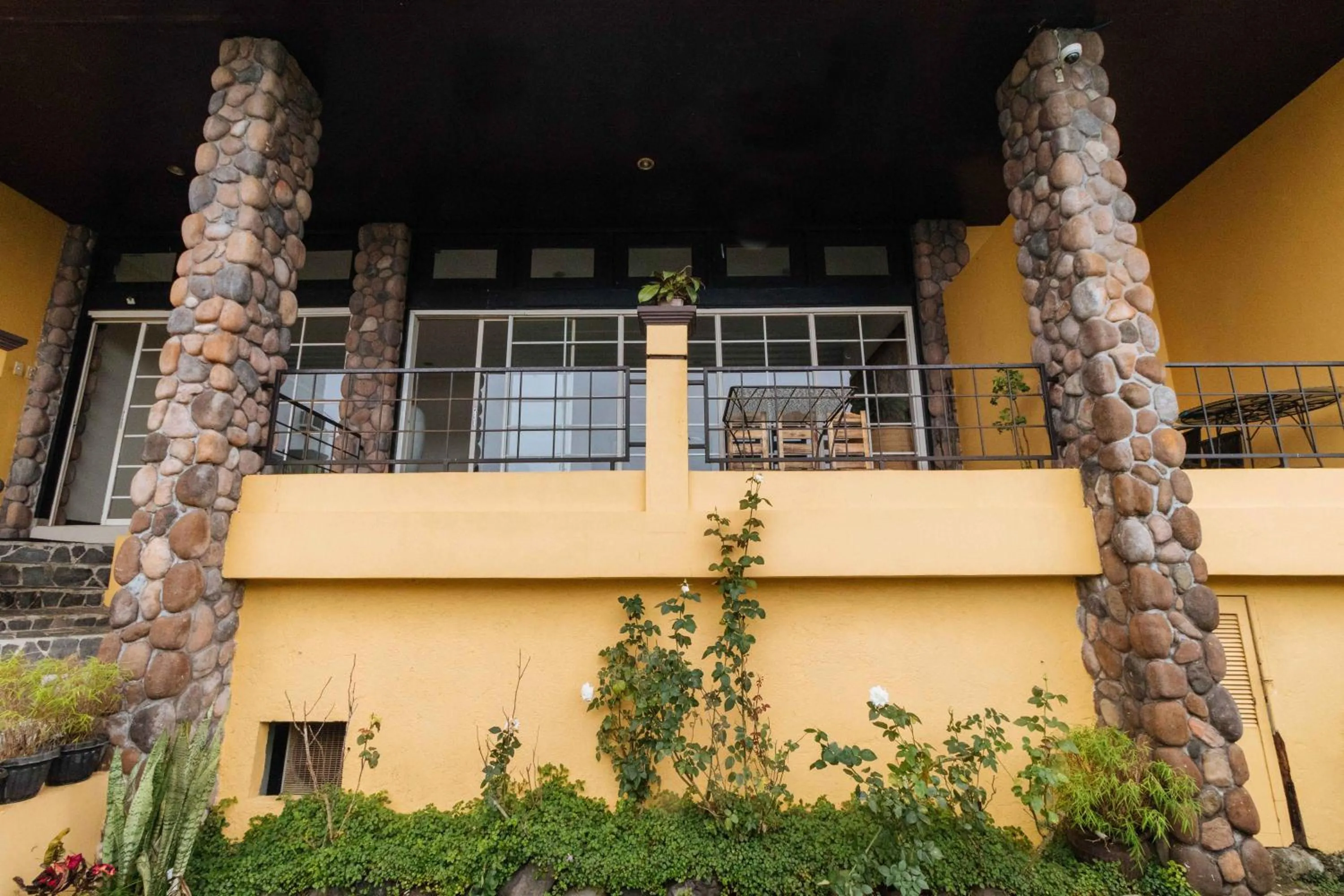 Balcony/Terrace in RedDoorz Plus at The Ridge Tagaytay