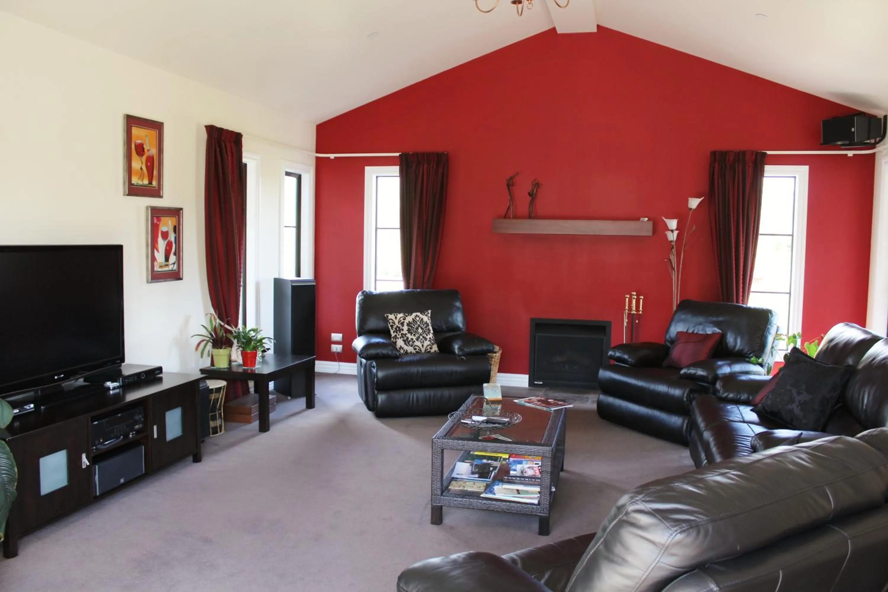 Communal lounge/ TV room in The Summit Lodge