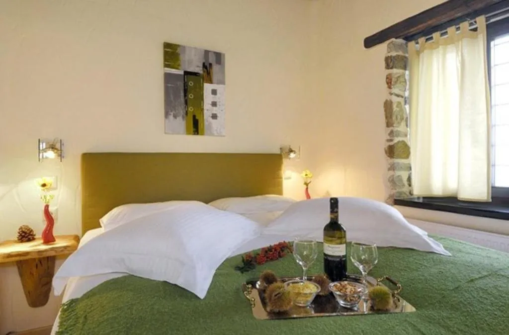 Alcoholic drinks, Bed in Prasino - Galazio