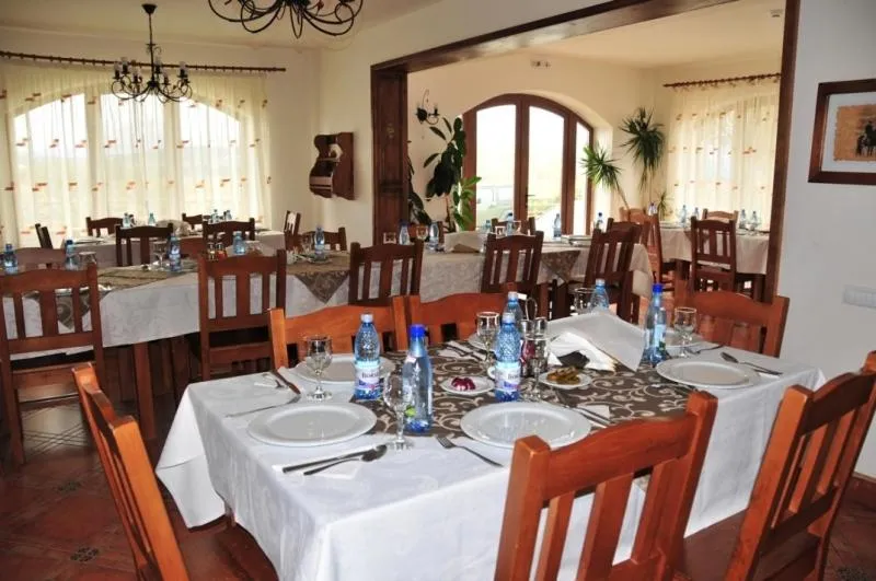 Restaurant/places to eat in Complex Panicel