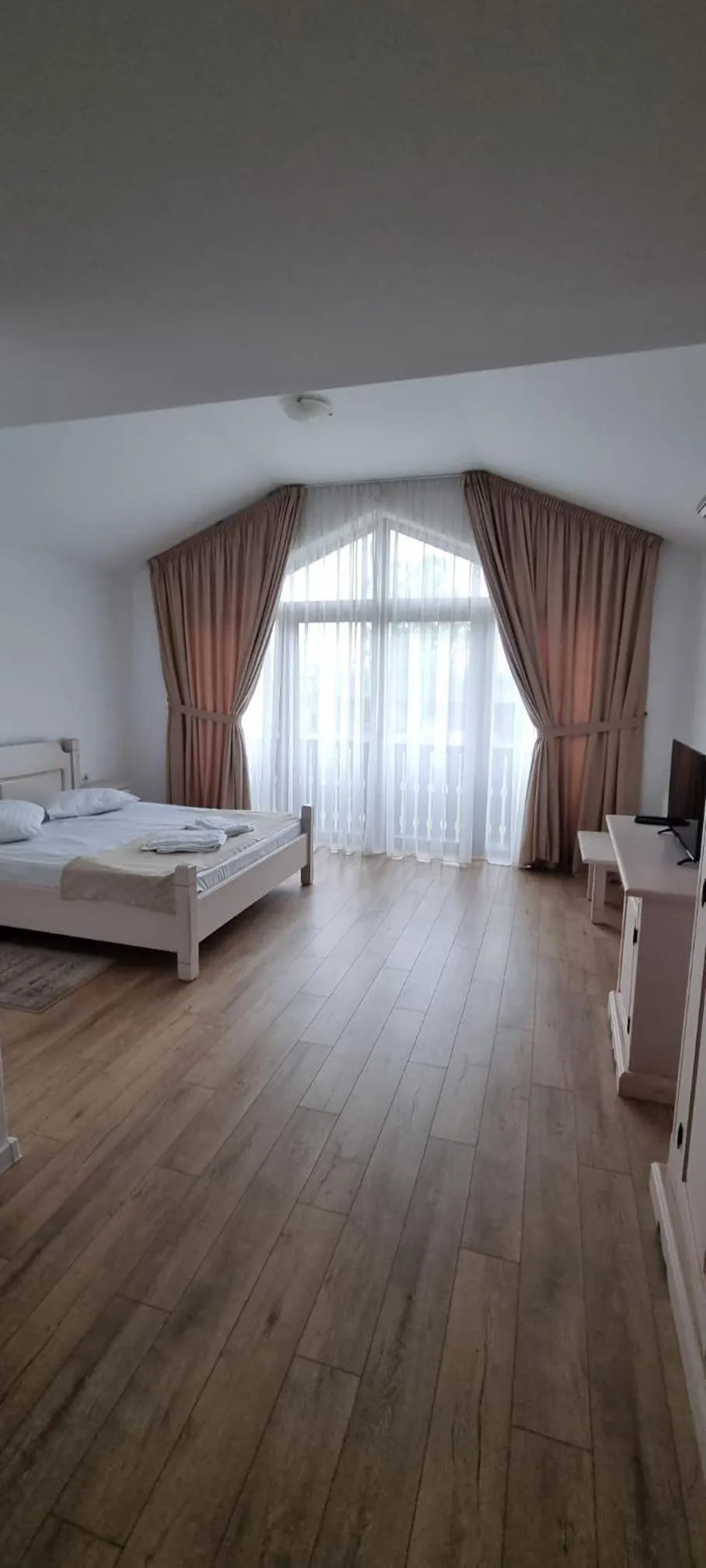 Bed in Complex Panicel