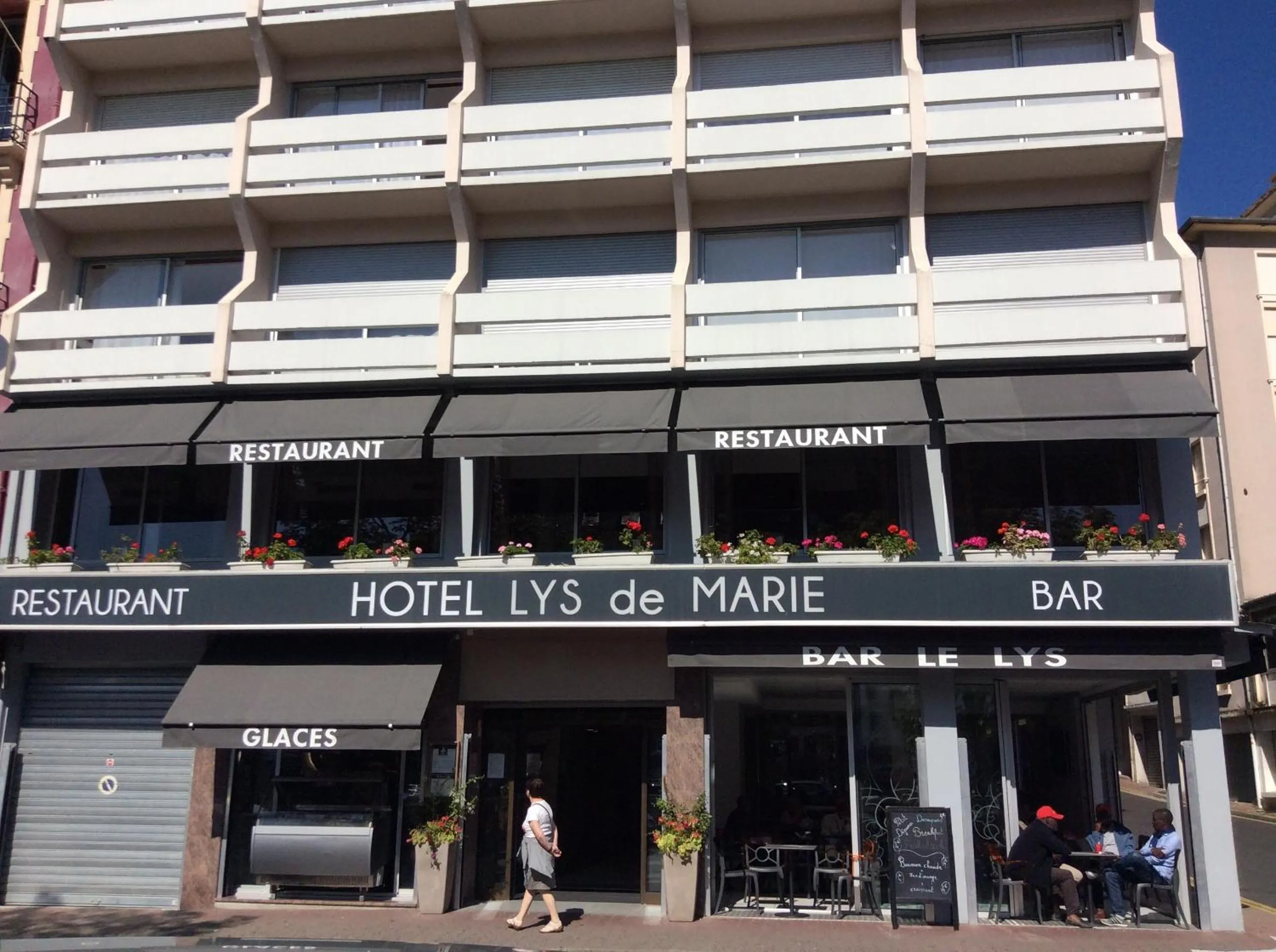 Facade/entrance in Hôtel Lys de Marie