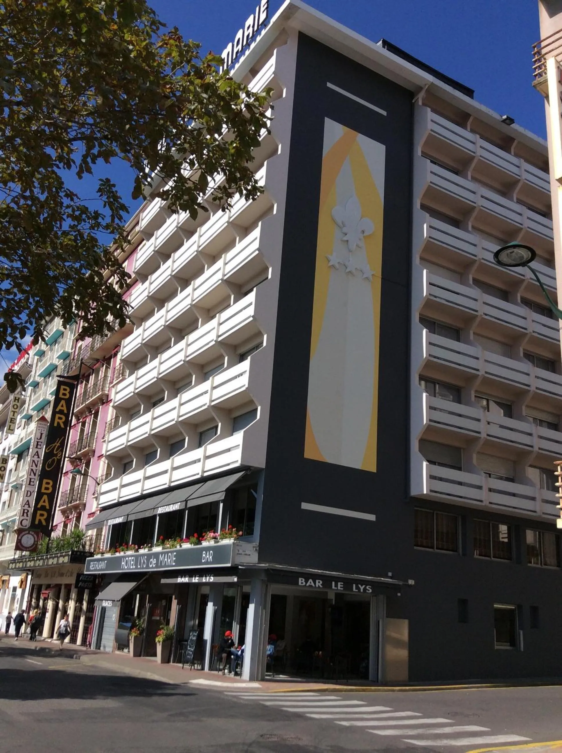 Property building in Hôtel Lys de Marie