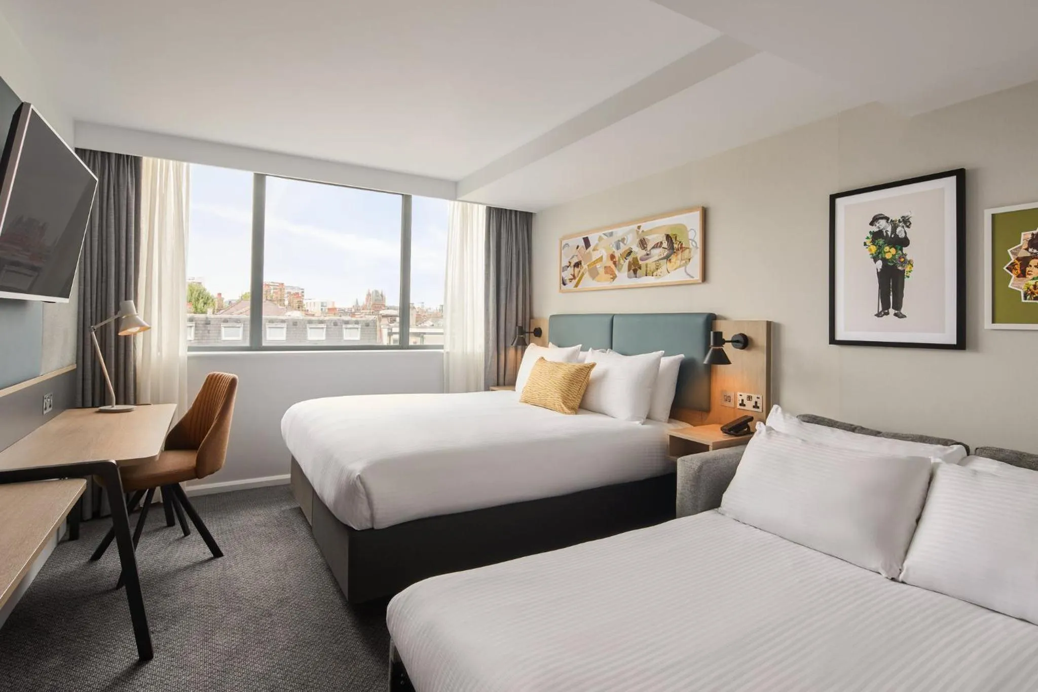 Photo of the whole room, Bed in Holiday Inn London Bloomsbury by IHG