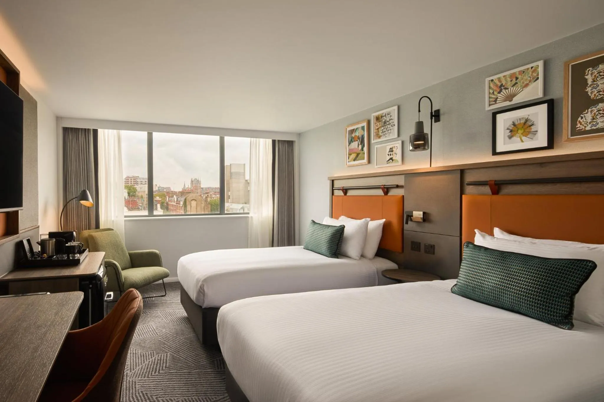 Photo of the whole room, Bed in Holiday Inn London Bloomsbury by IHG