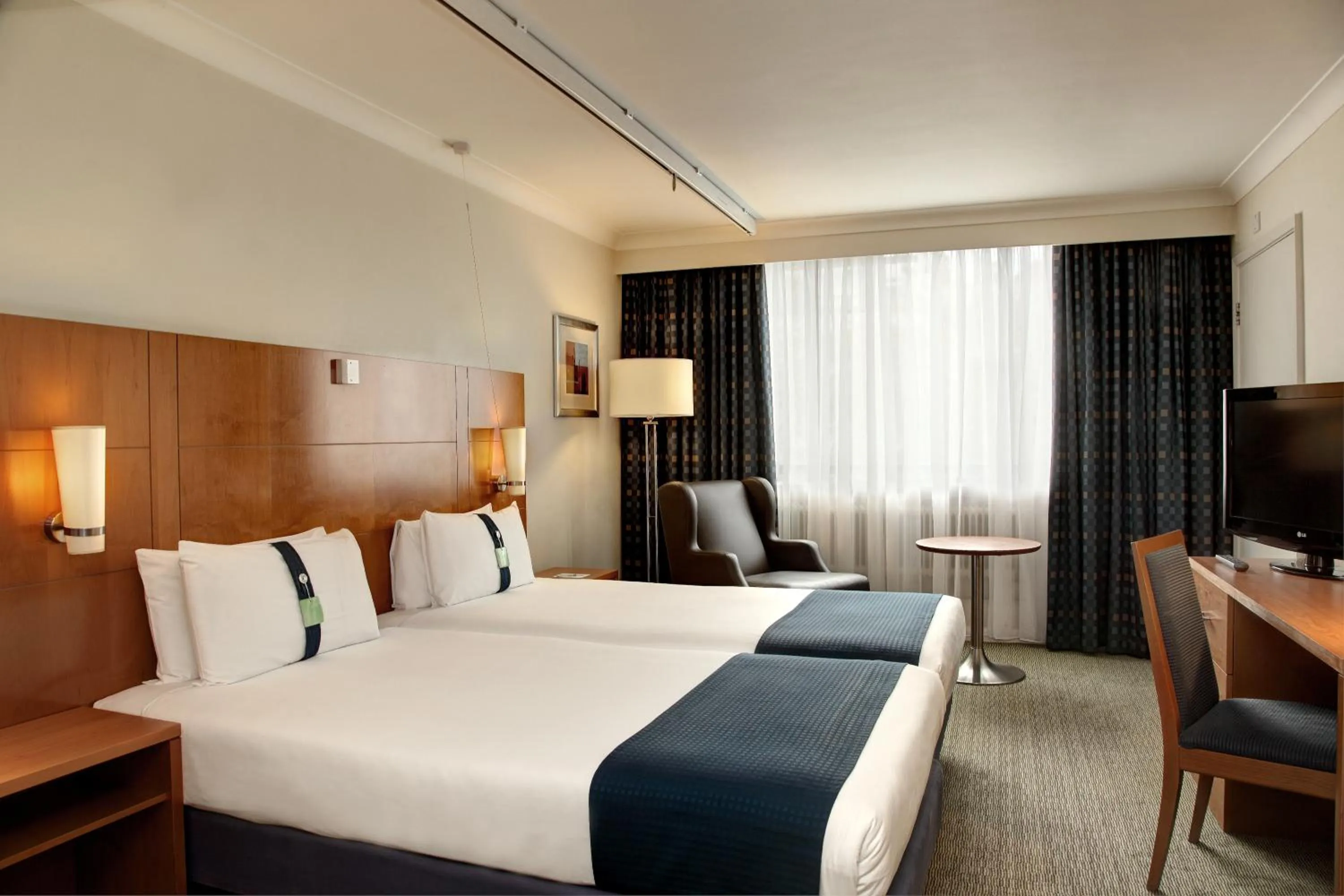 Bed in Holiday Inn London Bloomsbury by IHG