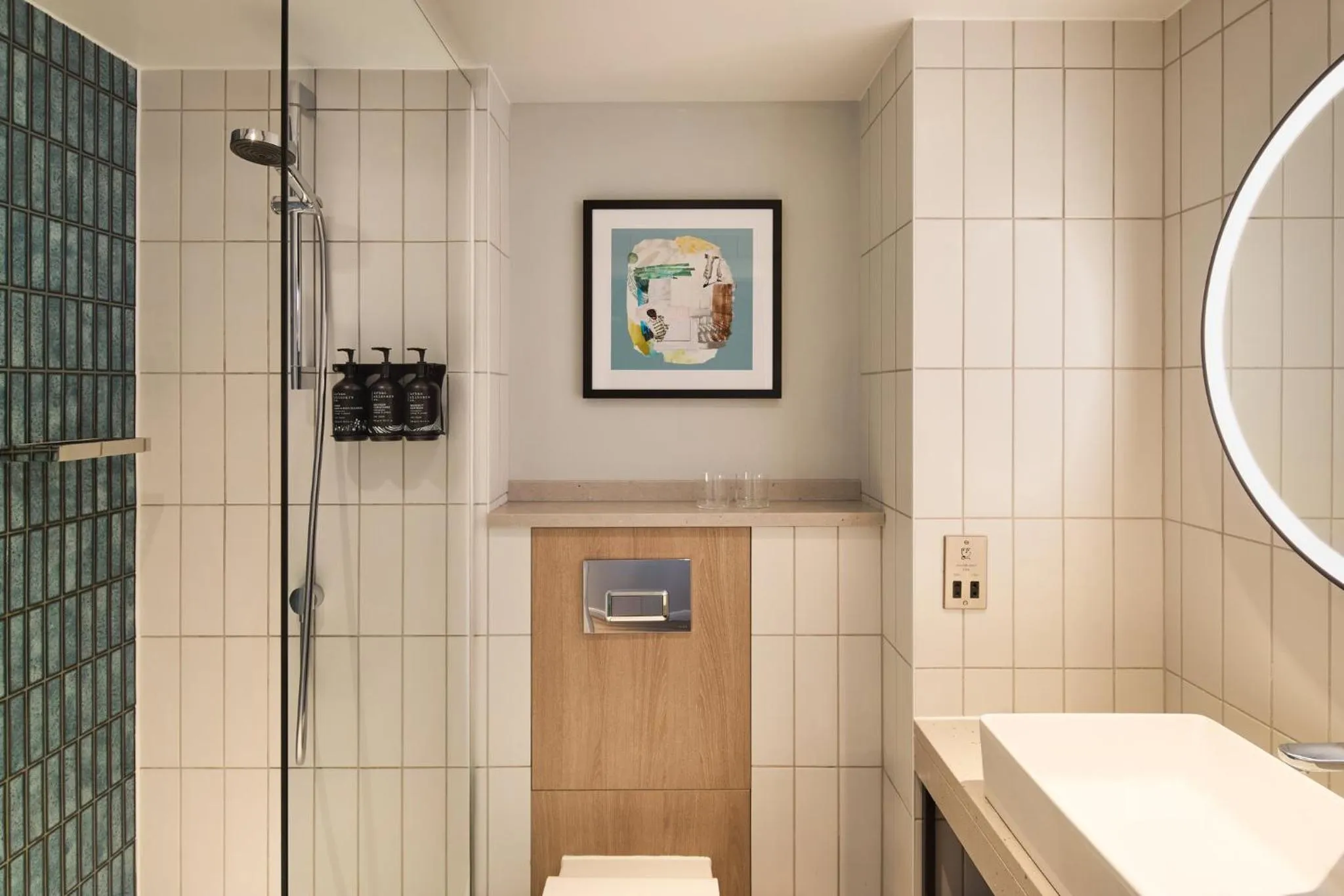 Bathroom in Holiday Inn London Bloomsbury by IHG