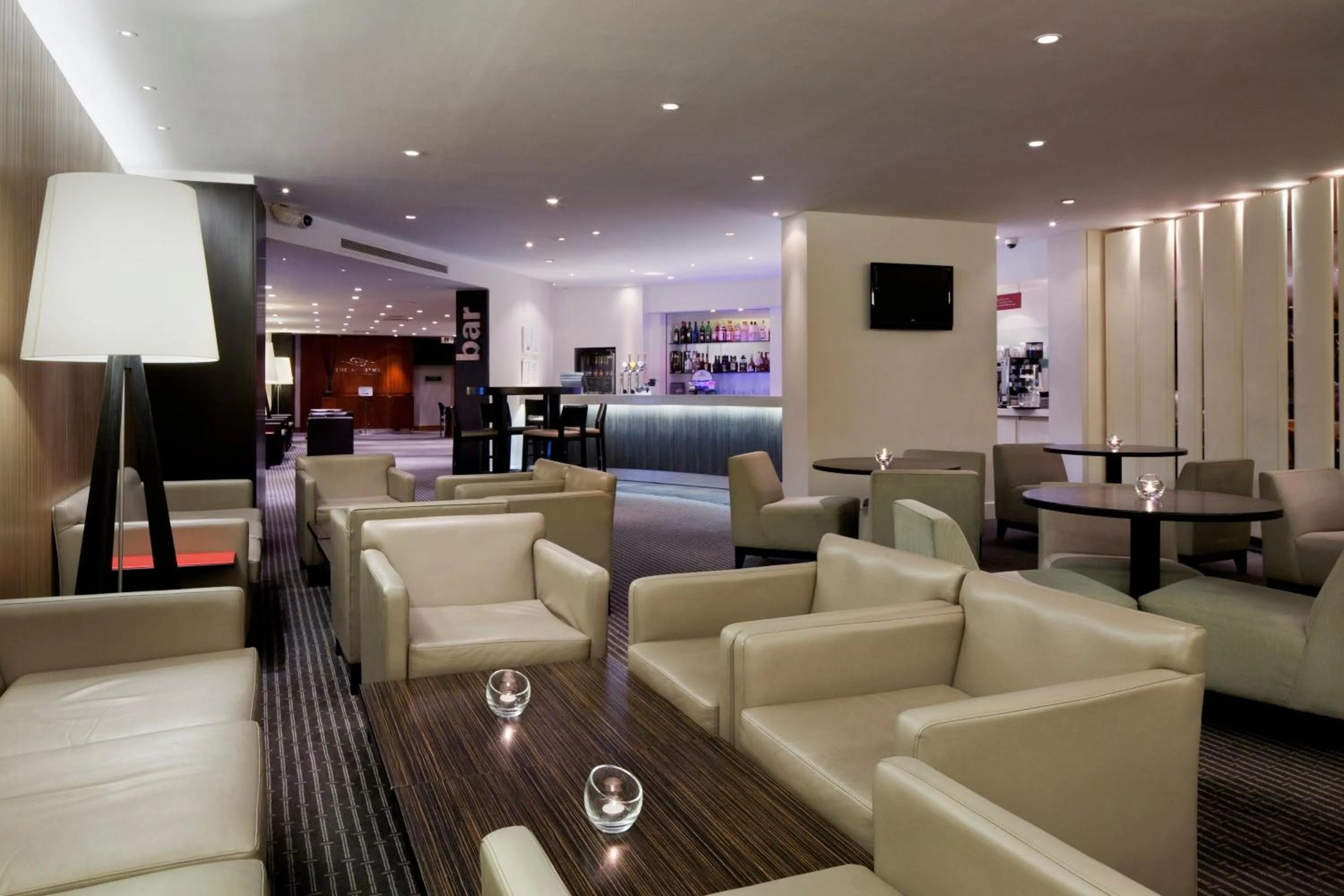 Lounge or bar in Holiday Inn London Bloomsbury by IHG