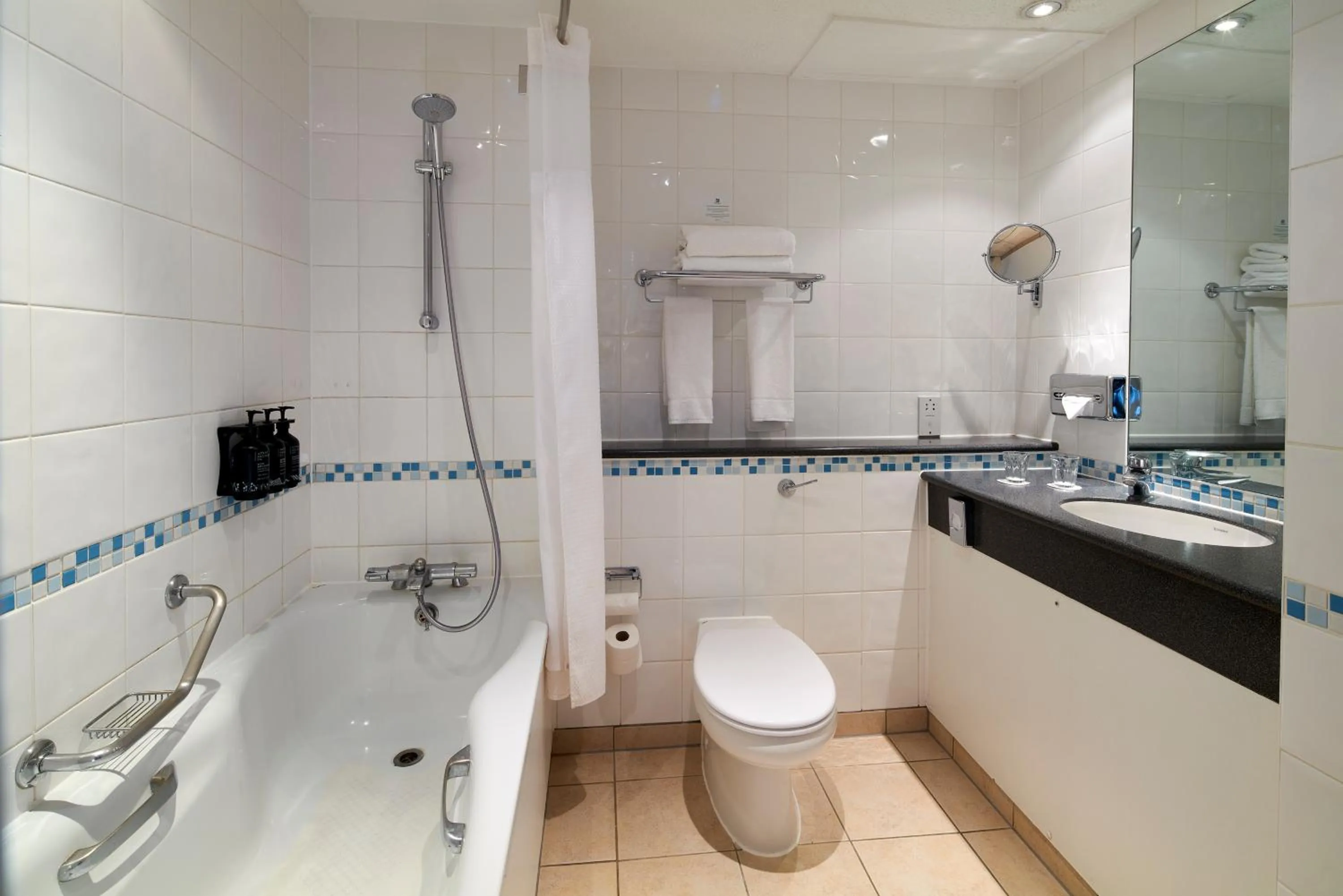 Bathroom in Holiday Inn London Bloomsbury by IHG