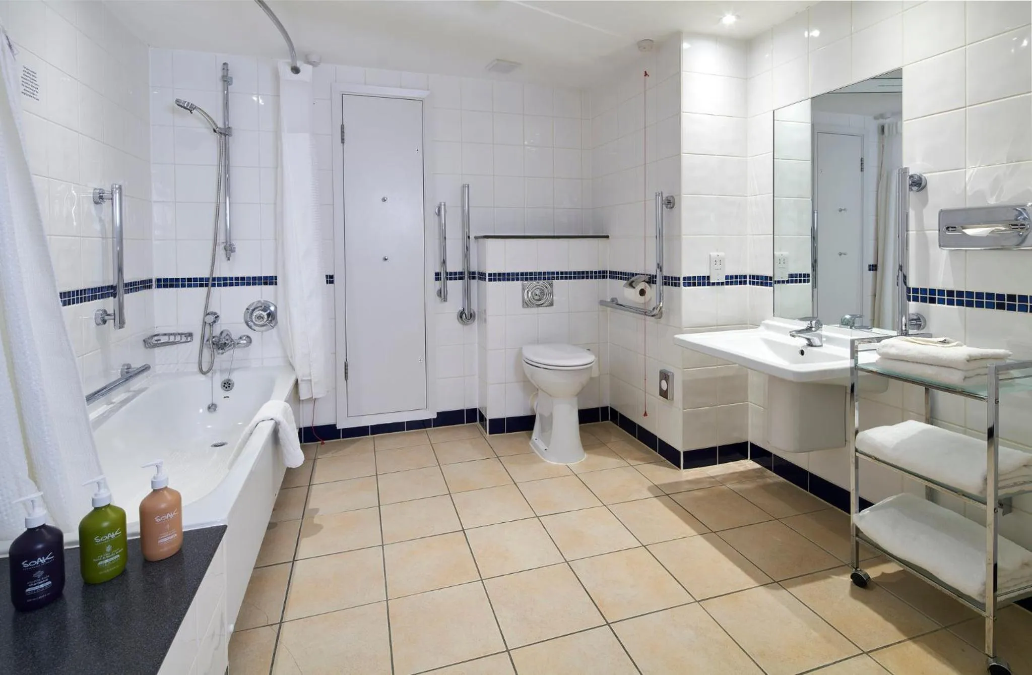 Photo of the whole room in Holiday Inn London Bloomsbury by IHG