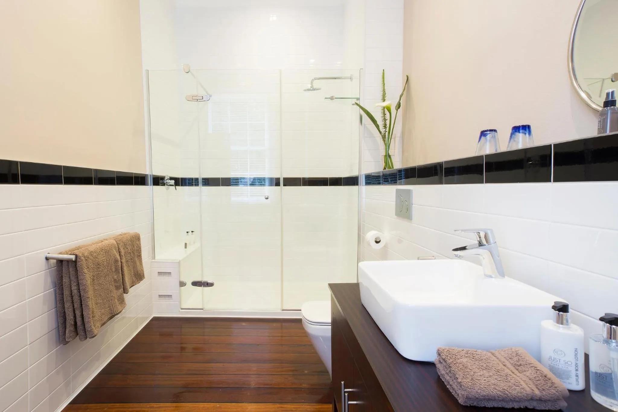 Shower in Mantis St Helena