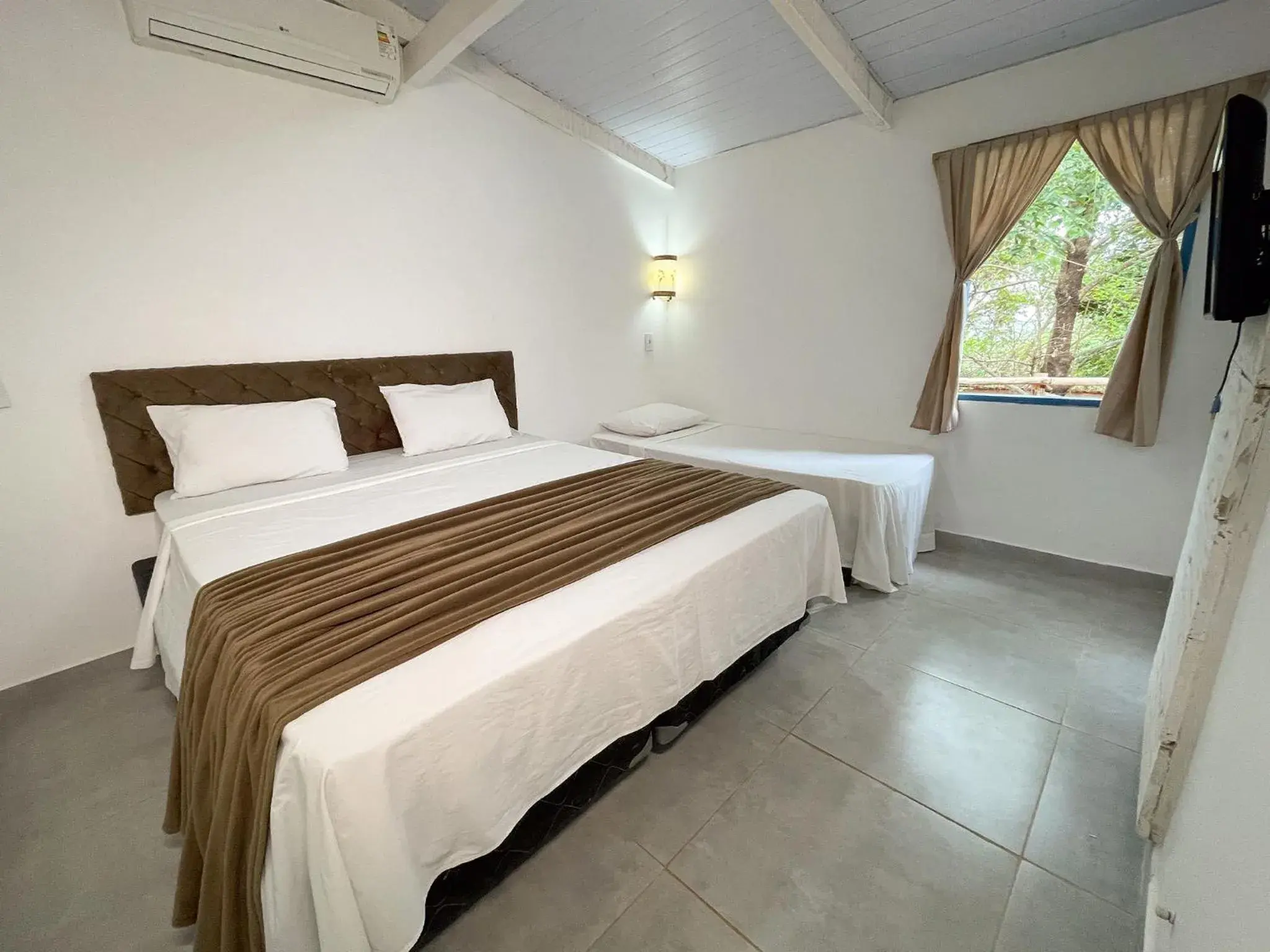 Triple Room with Bath in Ranchos 30 Hotel Fazenda Triple Room with Bath in Ranchos 30 Hotel Fazenda