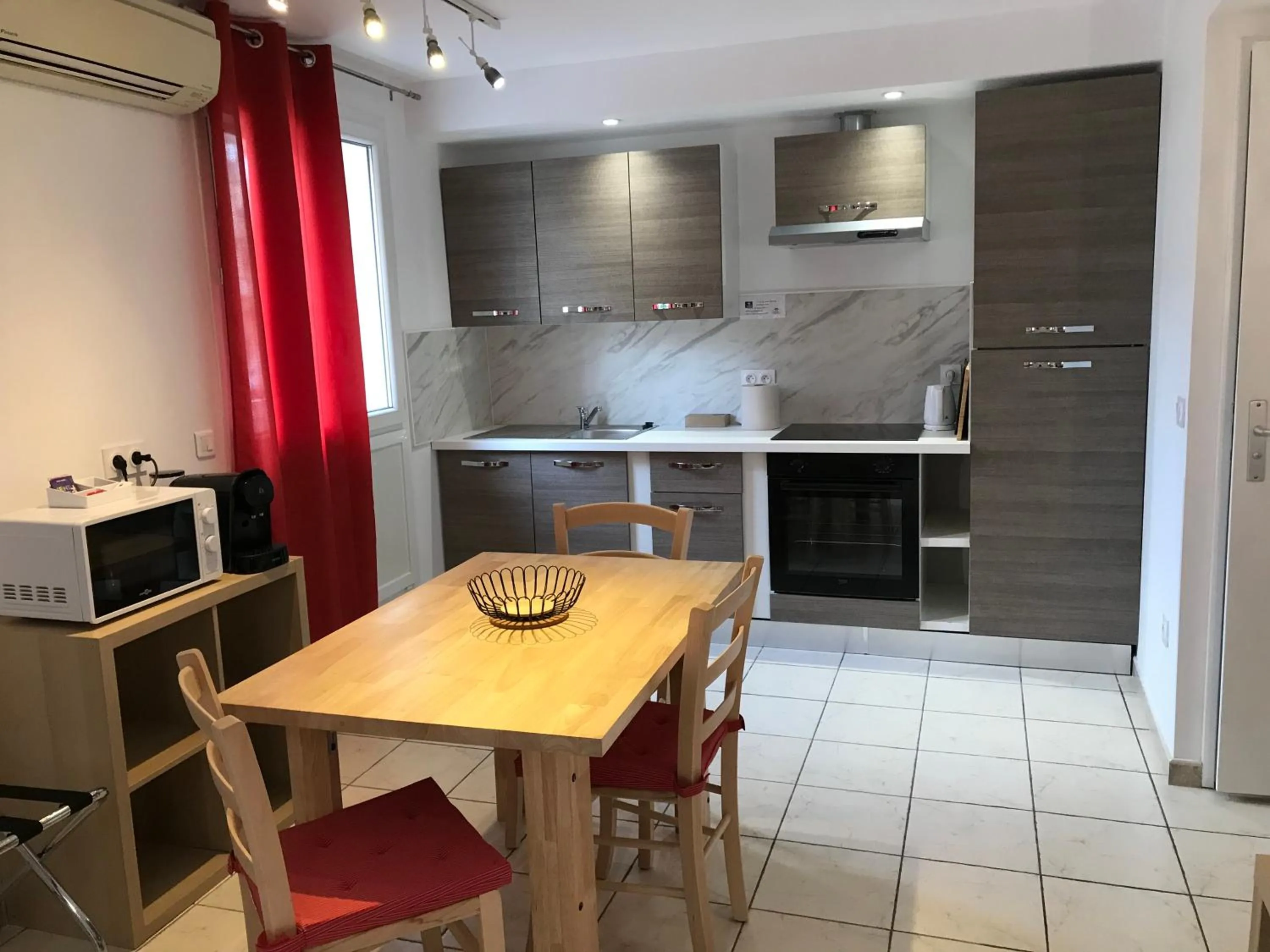 Dining area in Privilège Hôtel & Apparts Eurociel Centre Comédie