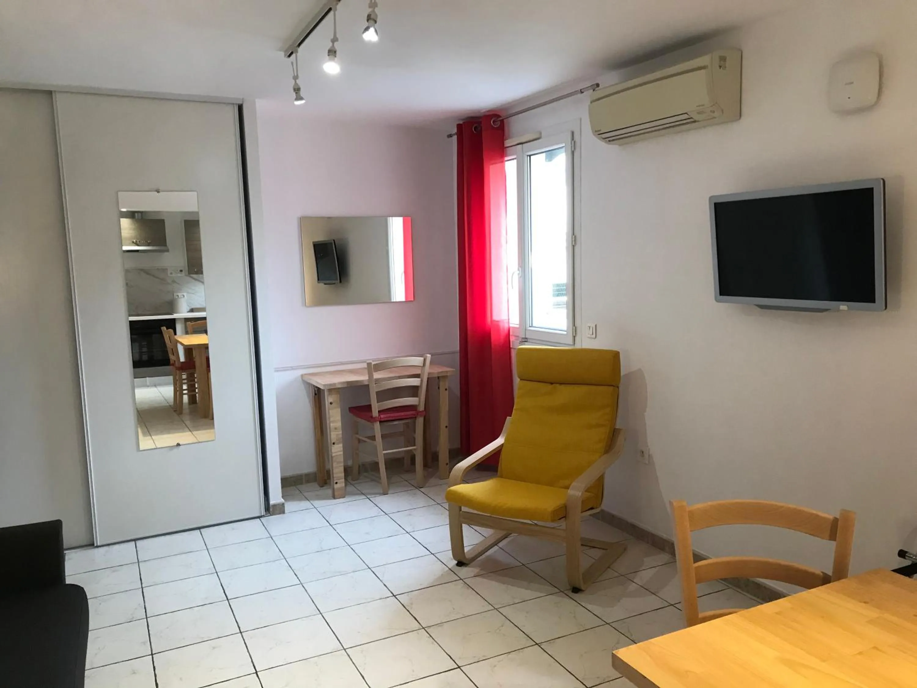 Living room in Privilège Hôtel & Apparts Eurociel Centre Comédie