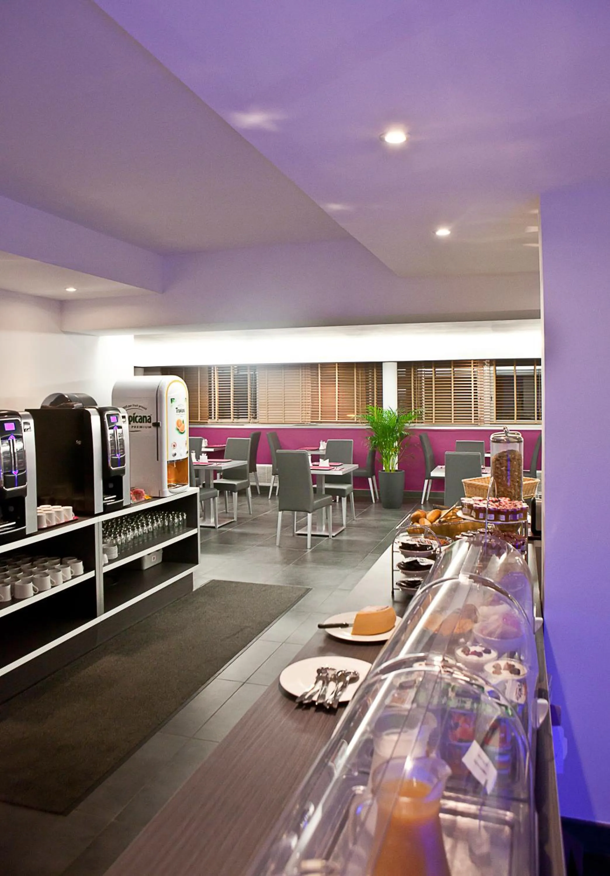 Breakfast in Privilège Hôtel & Apparts Eurociel Centre Comédie