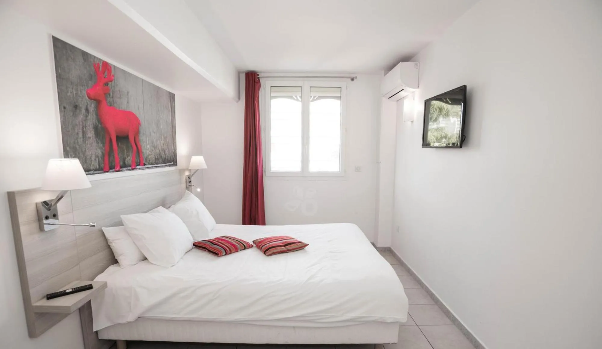 Bedroom, Bed in Privilège Hôtel & Apparts Eurociel Centre Comédie