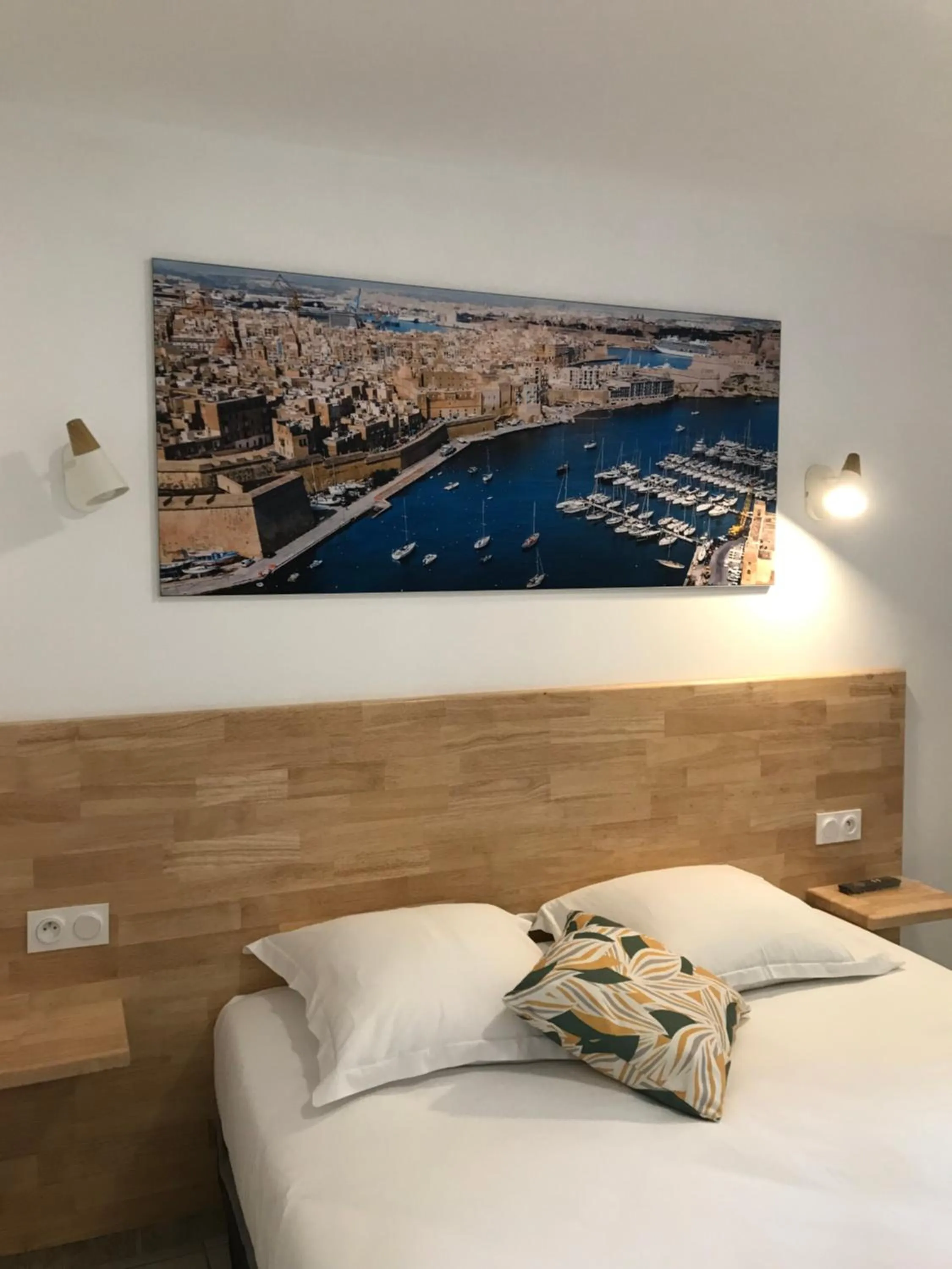 Bedroom, Bed in Privilège Hôtel & Apparts Eurociel Centre Comédie