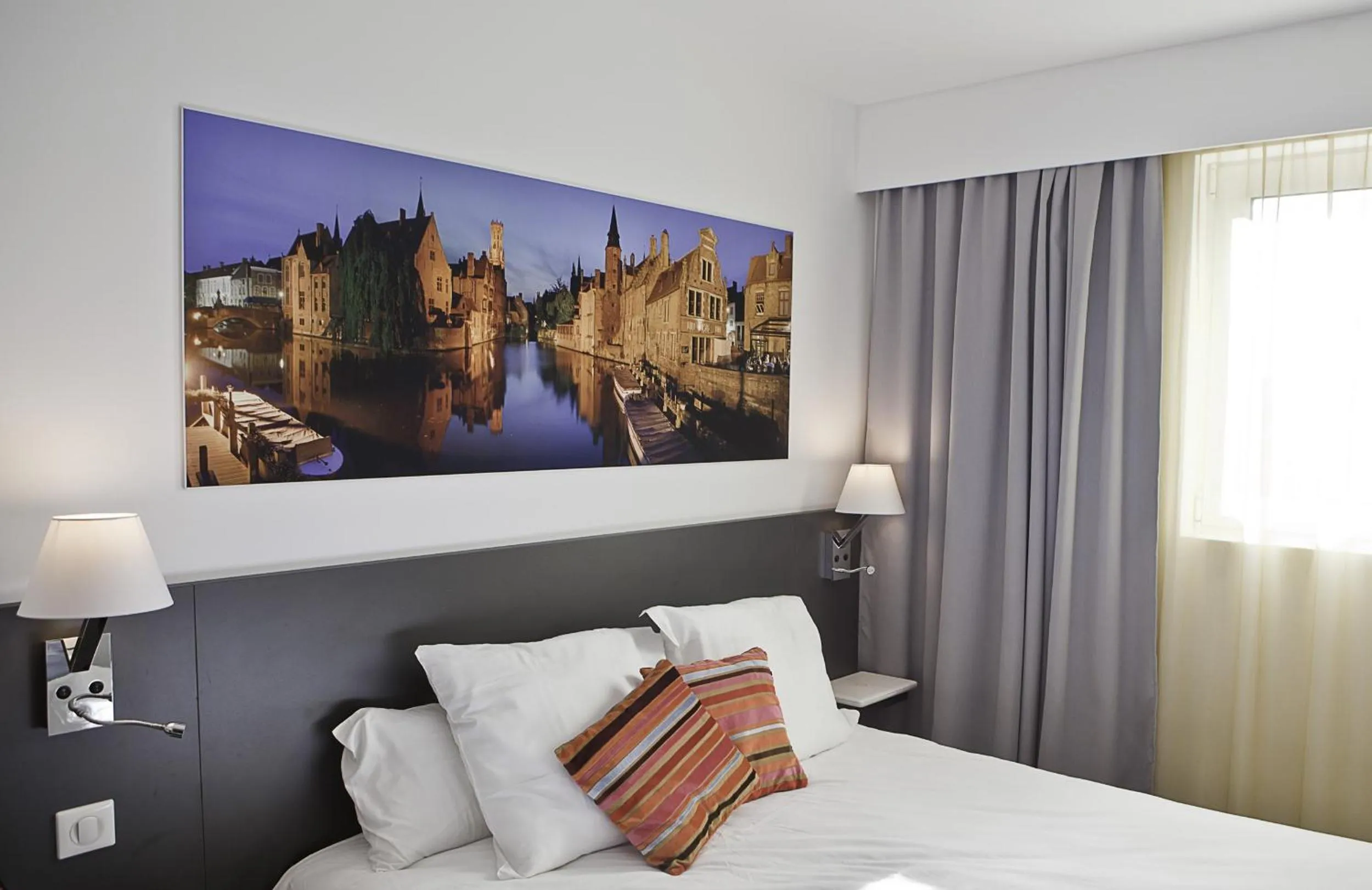 Bed in Privilège Hôtel & Apparts Eurociel Centre Comédie