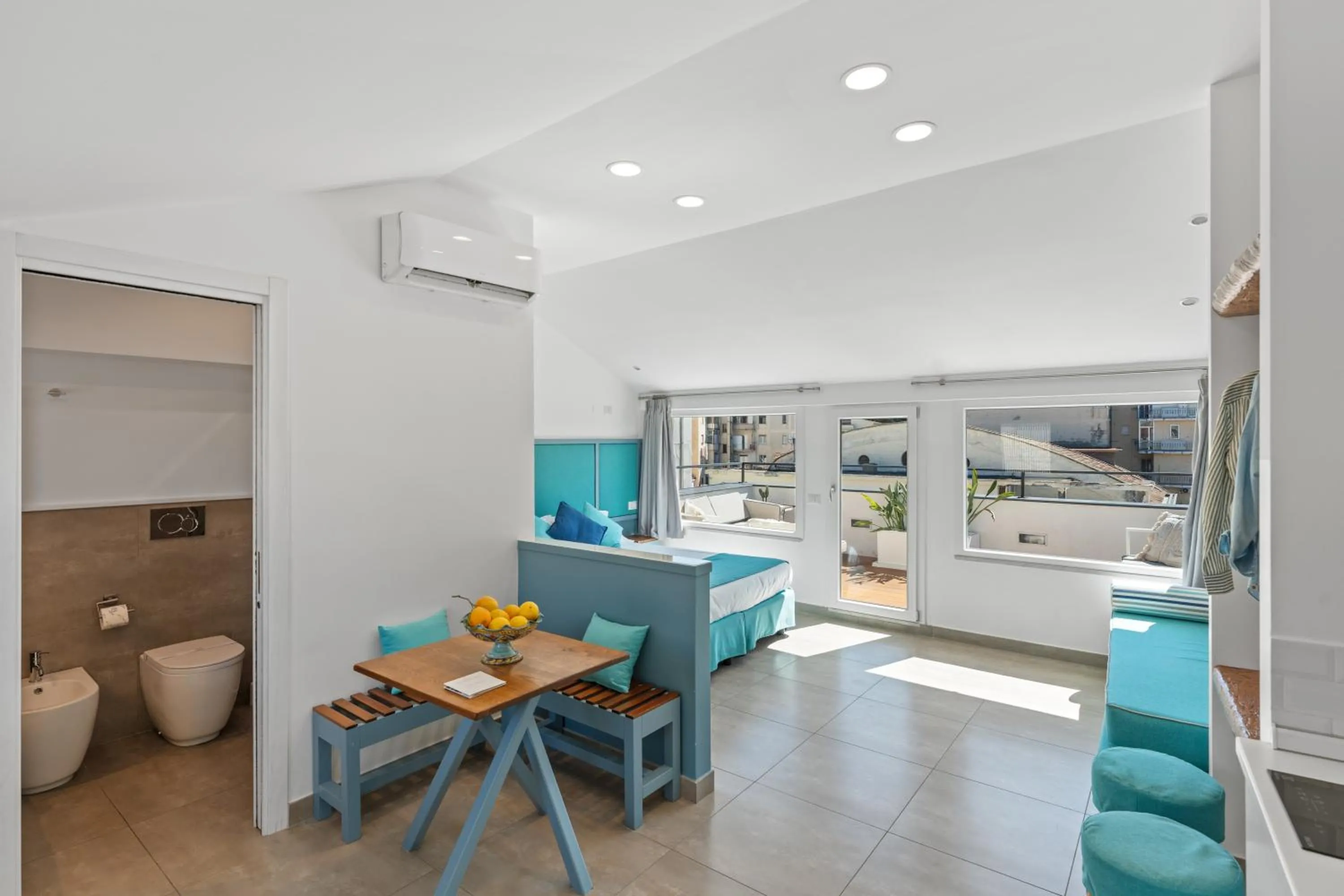 Triple Room with Terrace in Boutique Suites 186