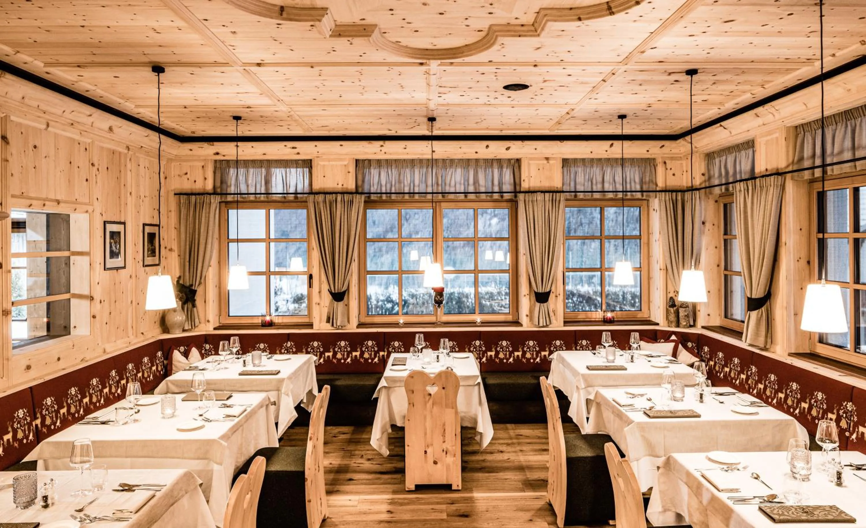 Restaurant/places to eat in Hotel Masl