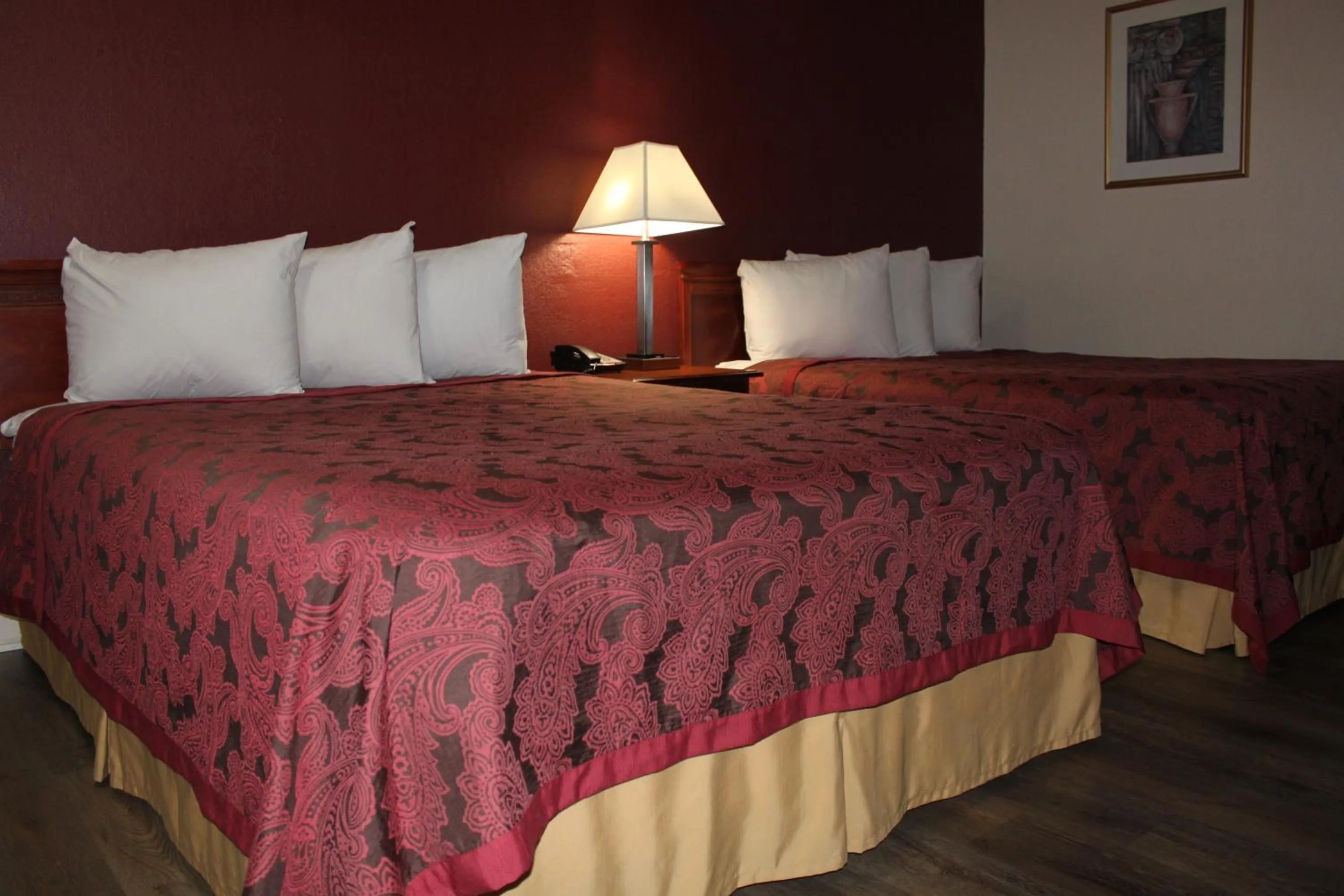 Bed in Travel Inn Buford - Mall of Georgia