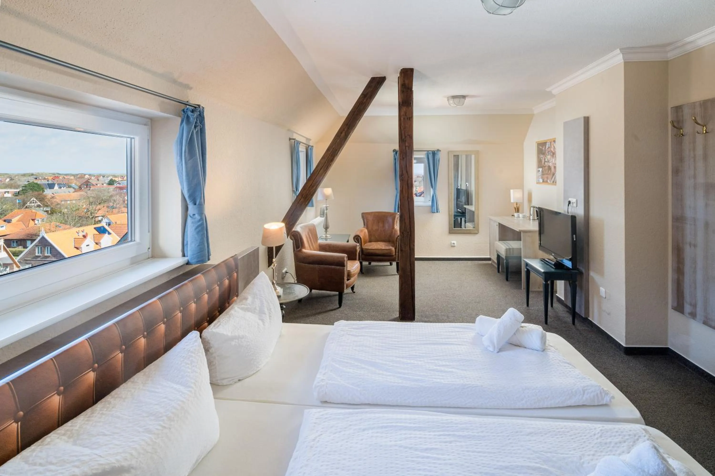 Living room, Bed in Inselhotel Langeoog