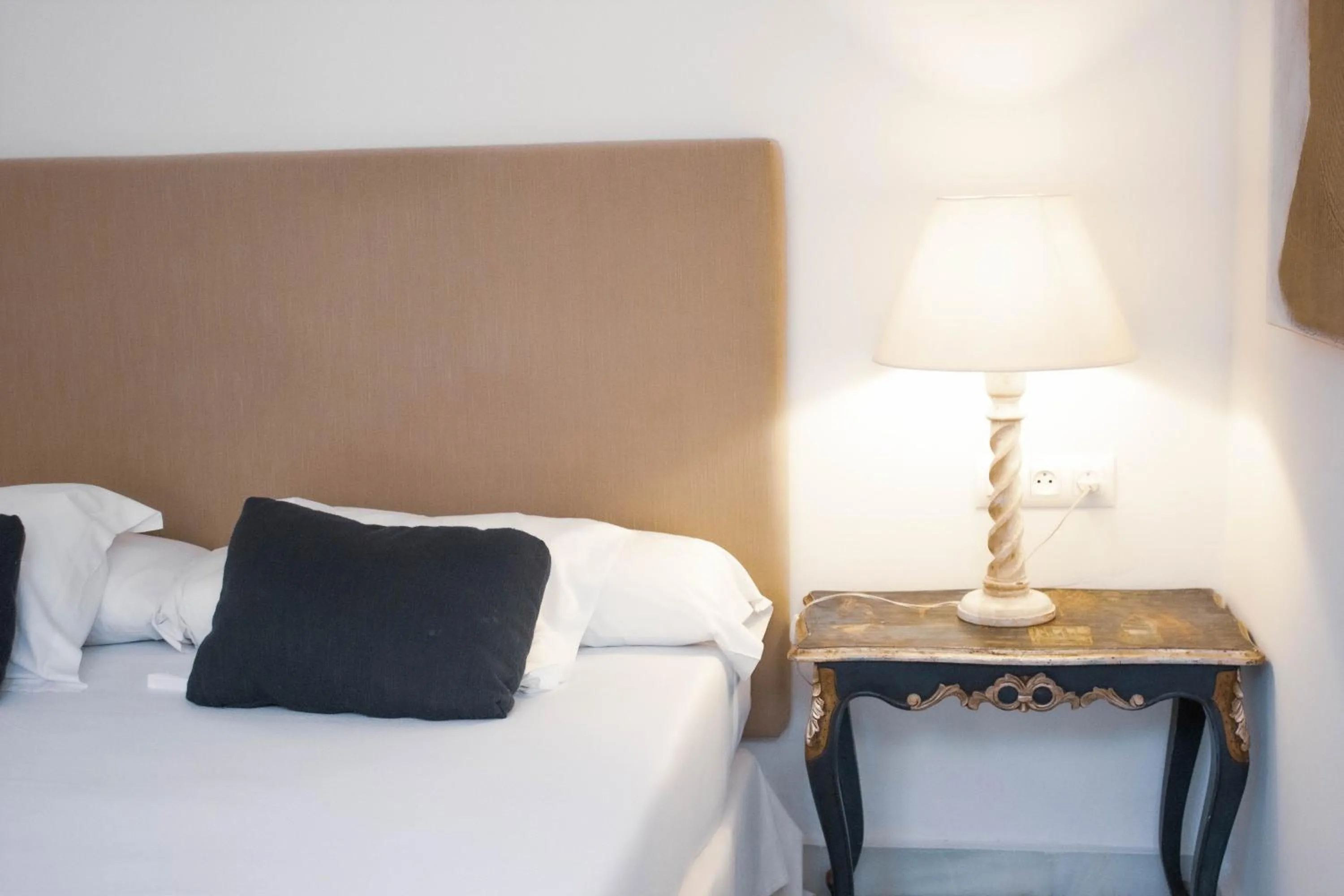 Photo of the whole room, Bed in Hotel Hacienda Montenmedio