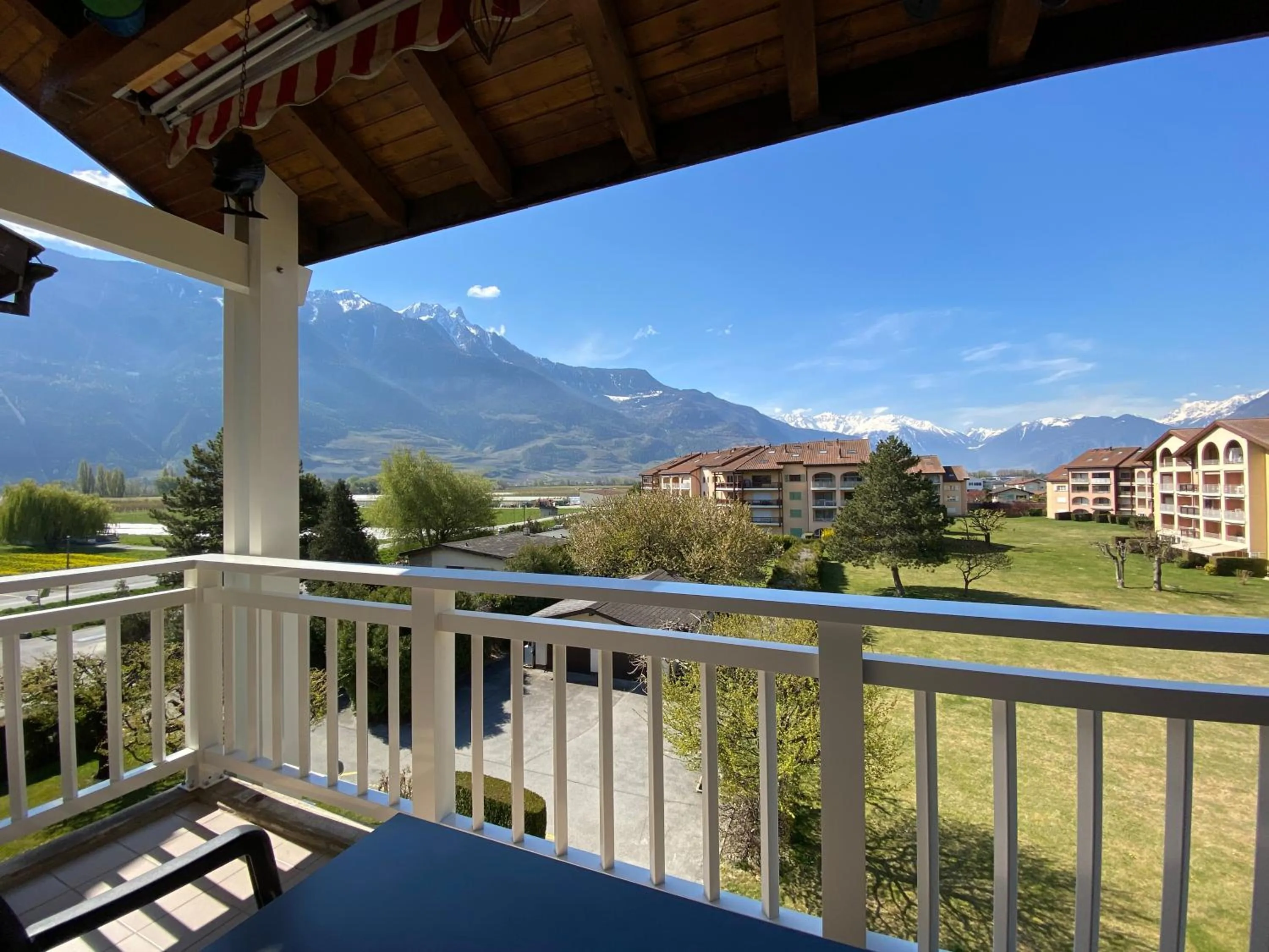 Spring in Saillon Evasion Sarl