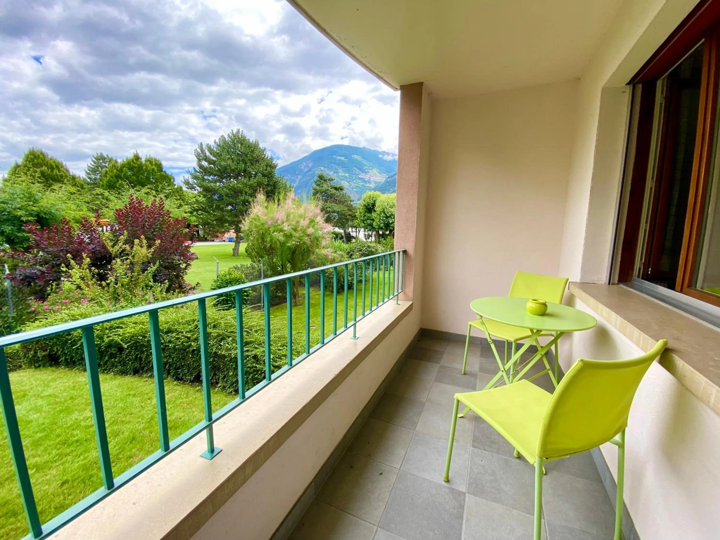 Spring in Saillon Evasion Sarl