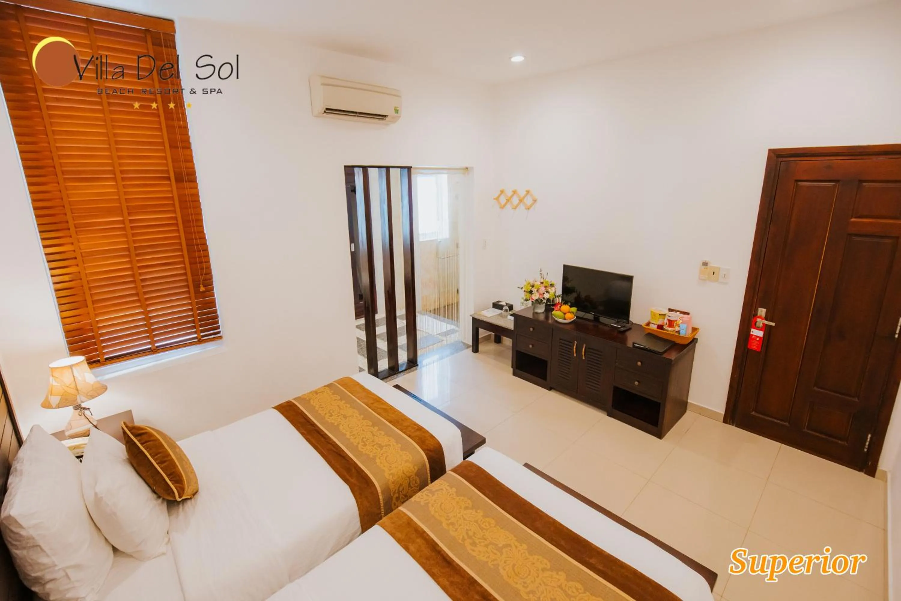 Bedroom, Bed in Villa Del Sol Beach Resort & Spa