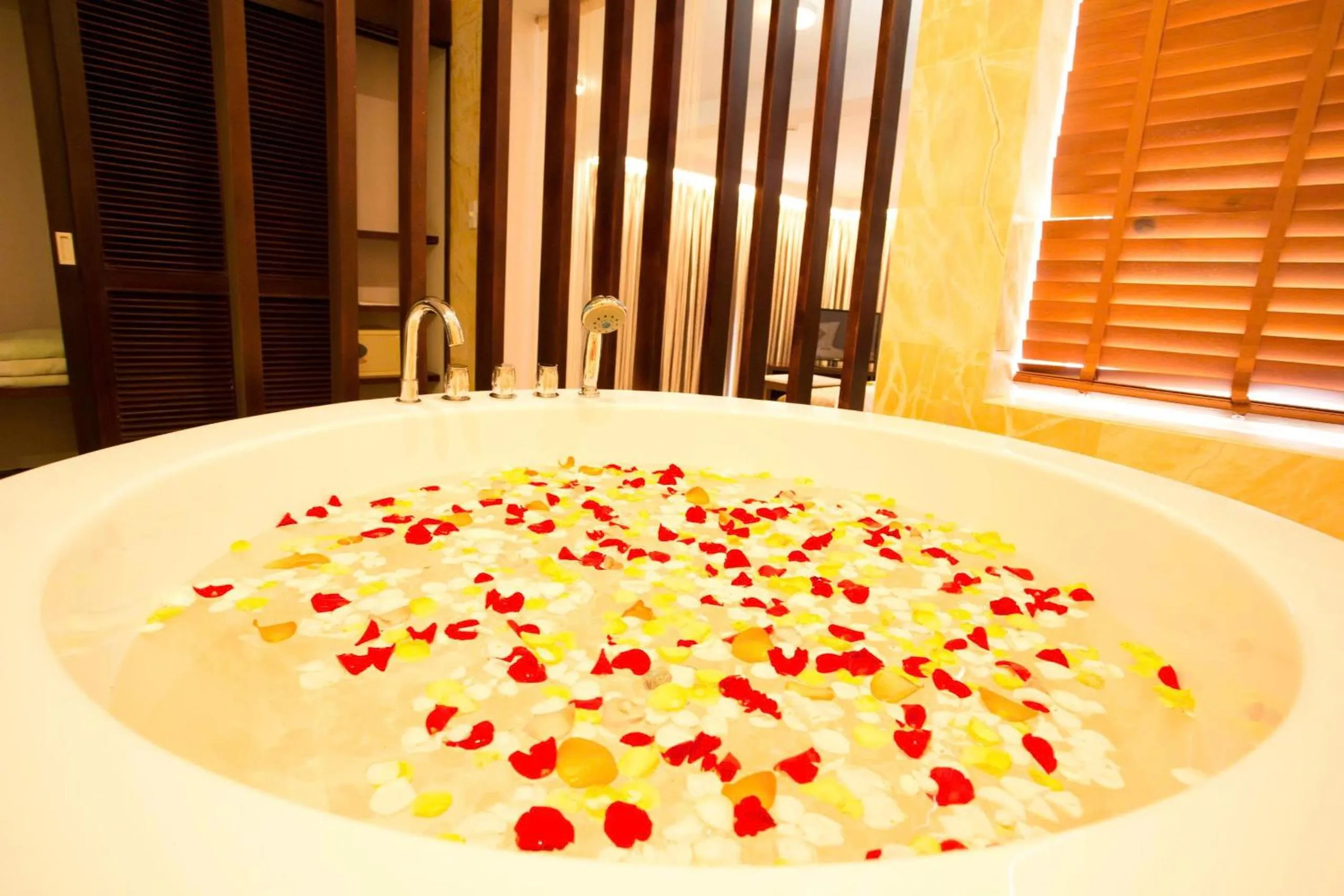 Hot Tub in Villa Del Sol Beach Resort & Spa