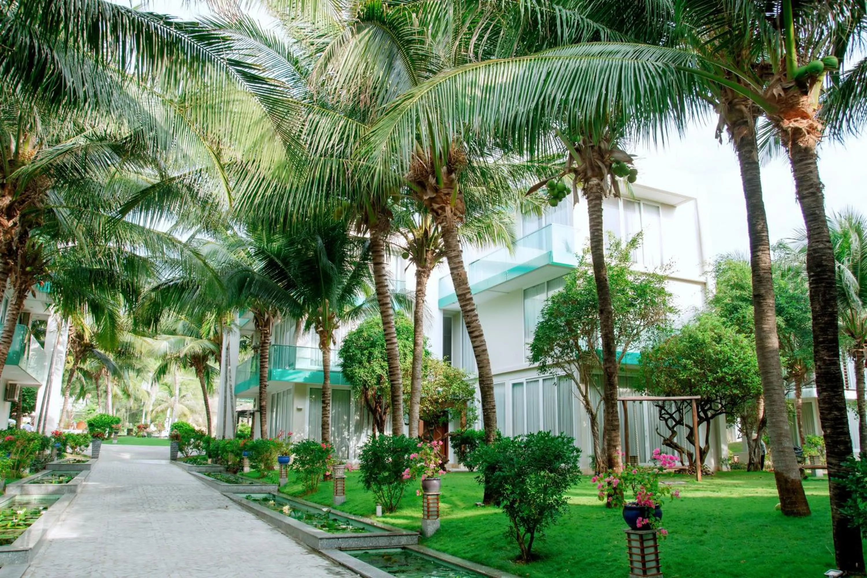 Street view in Villa Del Sol Beach Resort & Spa