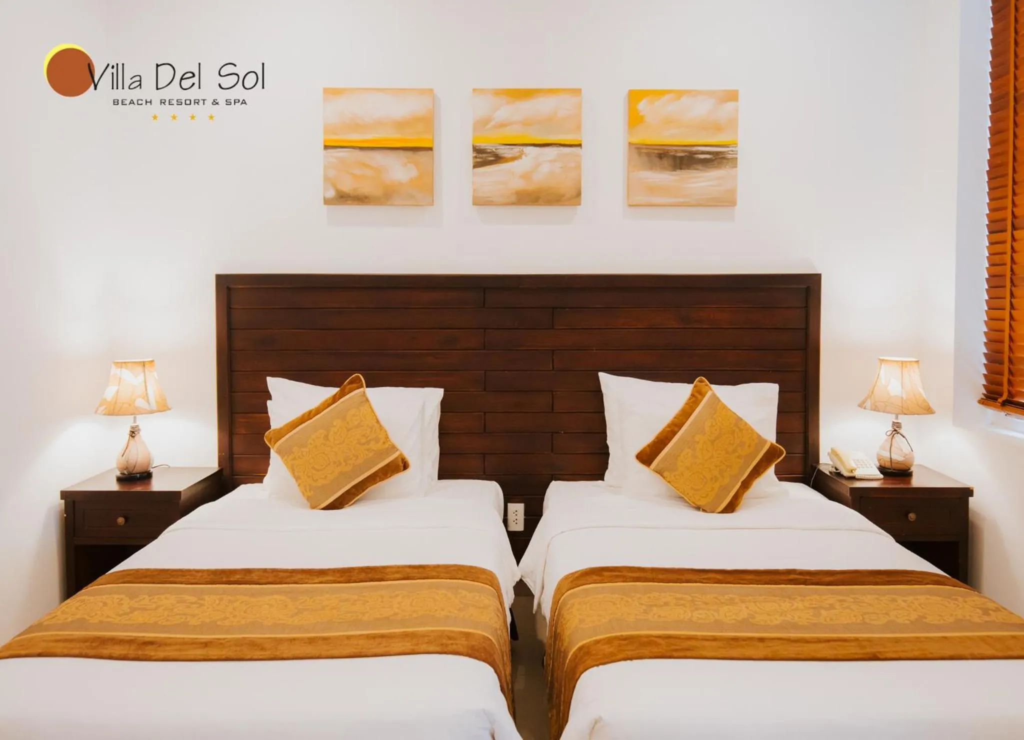 Property building, Bed in Villa Del Sol Beach Resort & Spa