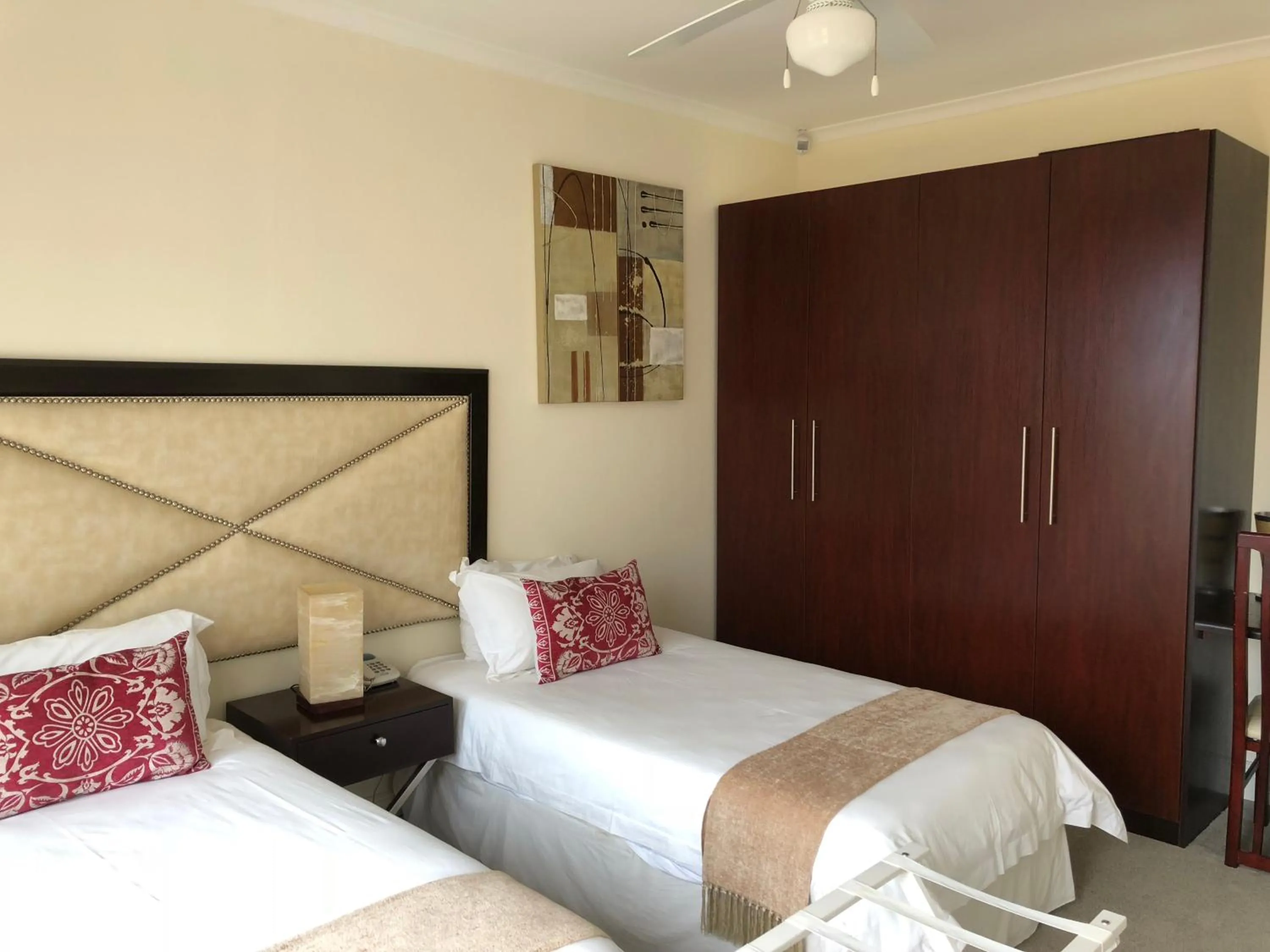 Bed in Coral Beach Bed & Breakfast