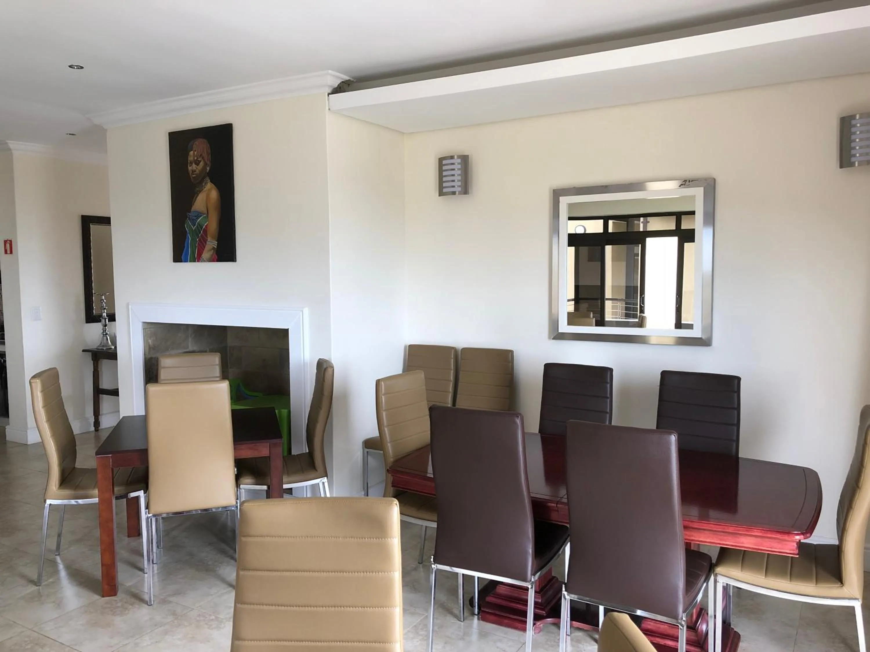 Dining area in Coral Beach Bed & Breakfast