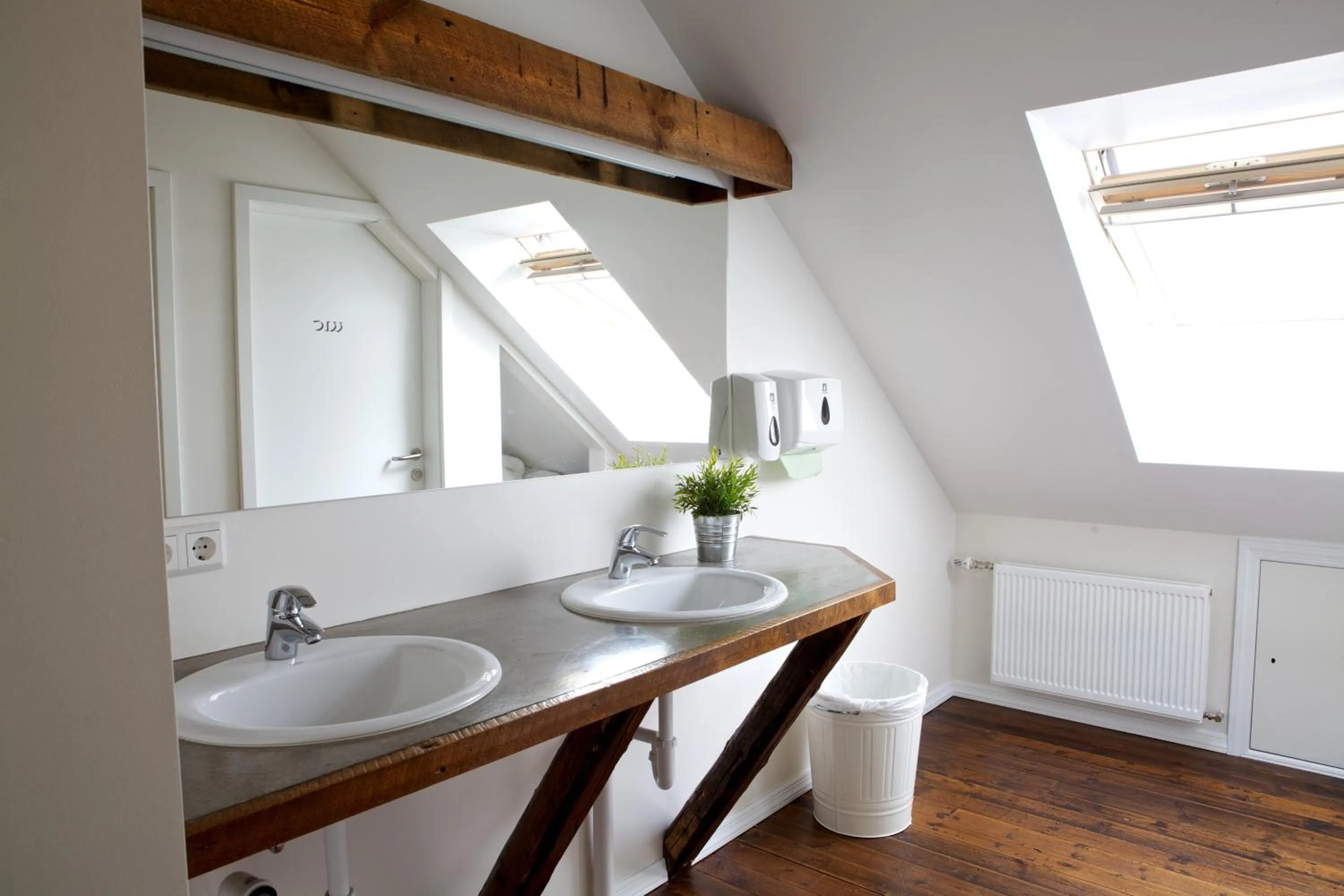 Bathroom in Akureyri Backpackers