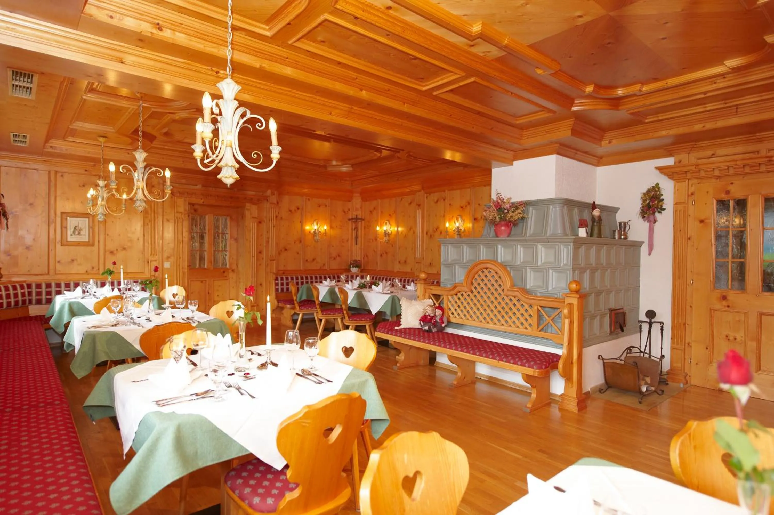 Restaurant/places to eat in Landhotel Häuserl im Wald