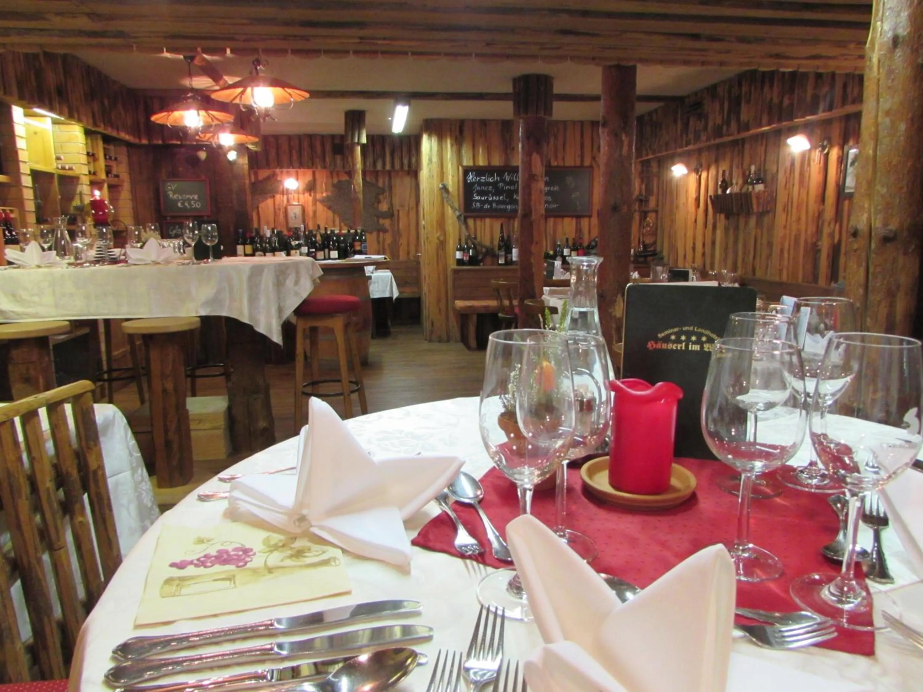 Restaurant/places to eat in Landhotel Häuserl im Wald