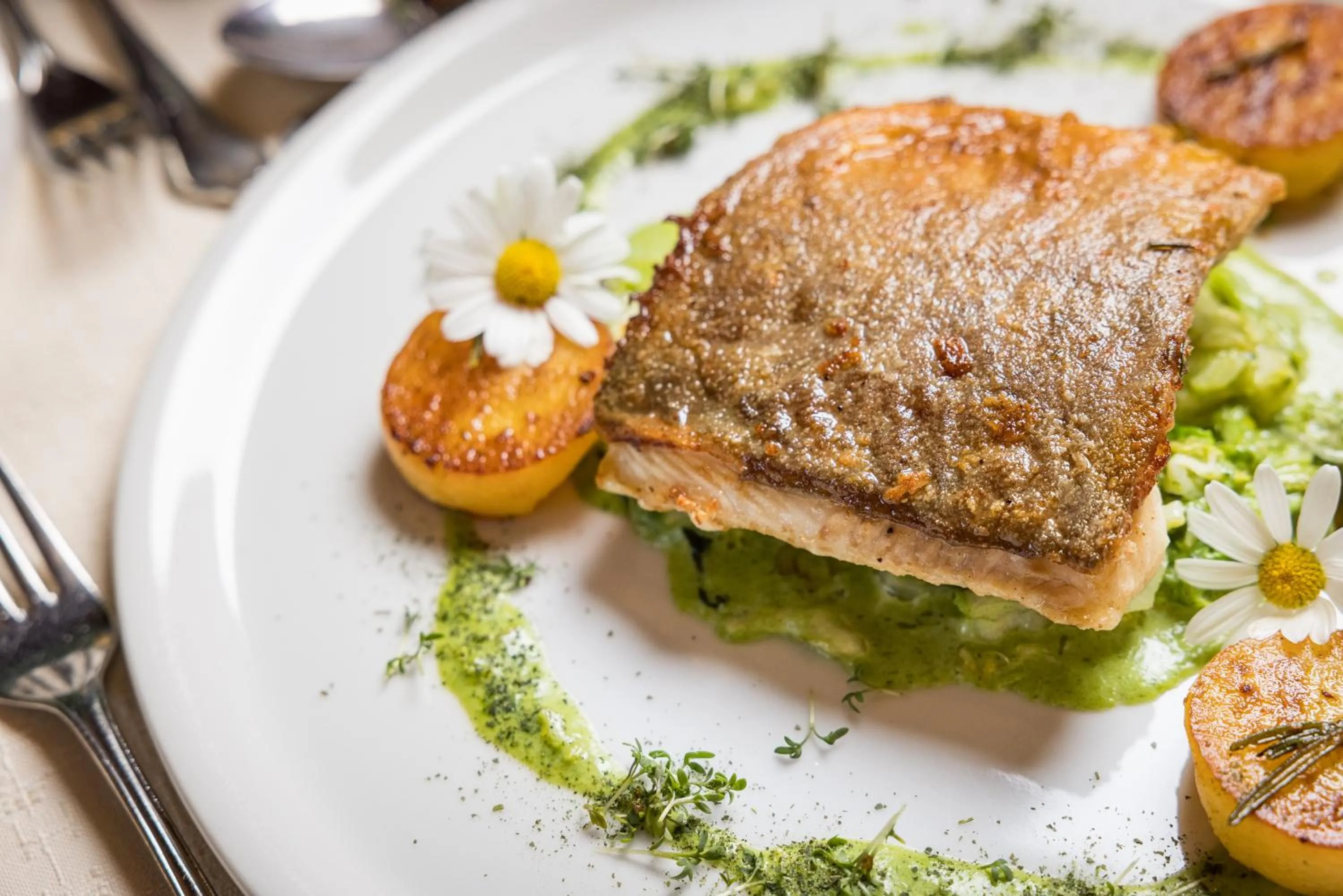 Restaurant/places to eat in Landhotel Häuserl im Wald