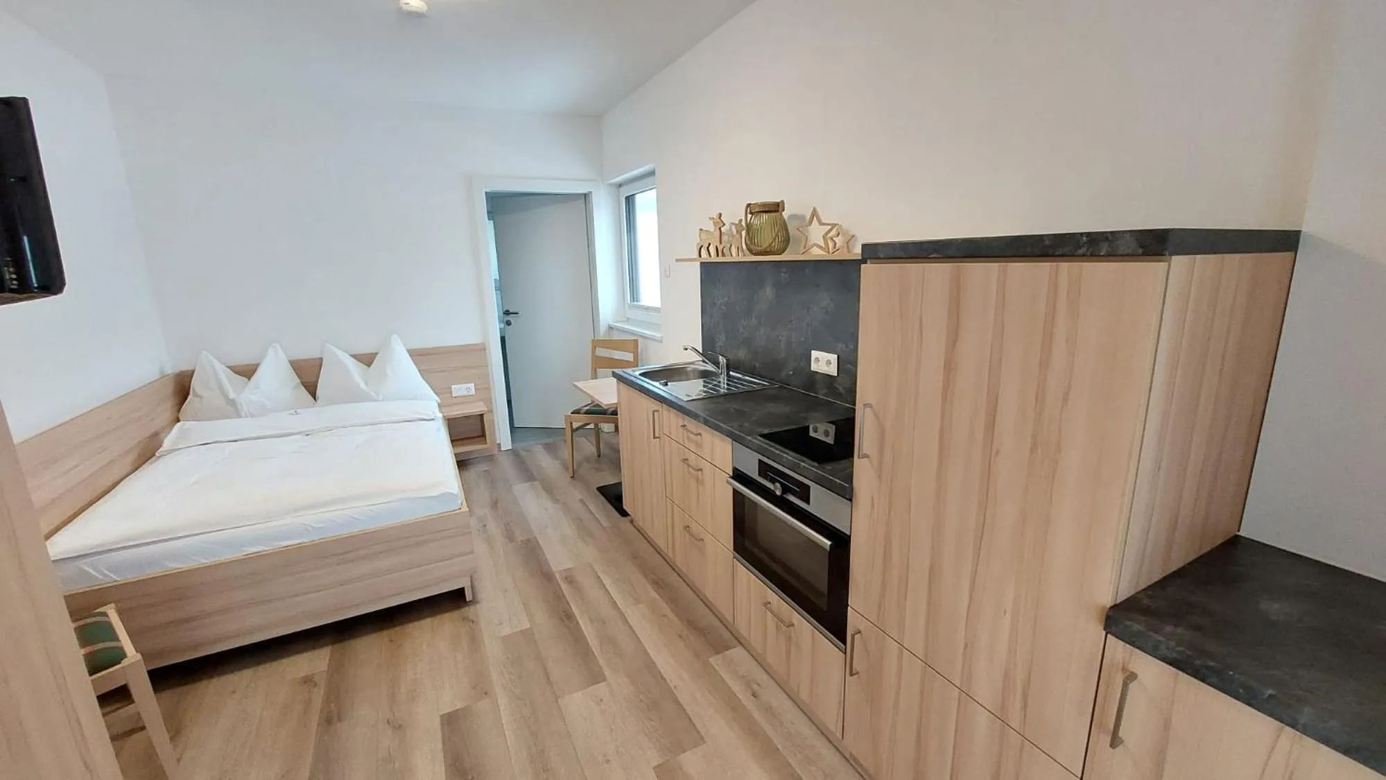 Kitchen or kitchenette, Bed in Landhotel Häuserl im Wald