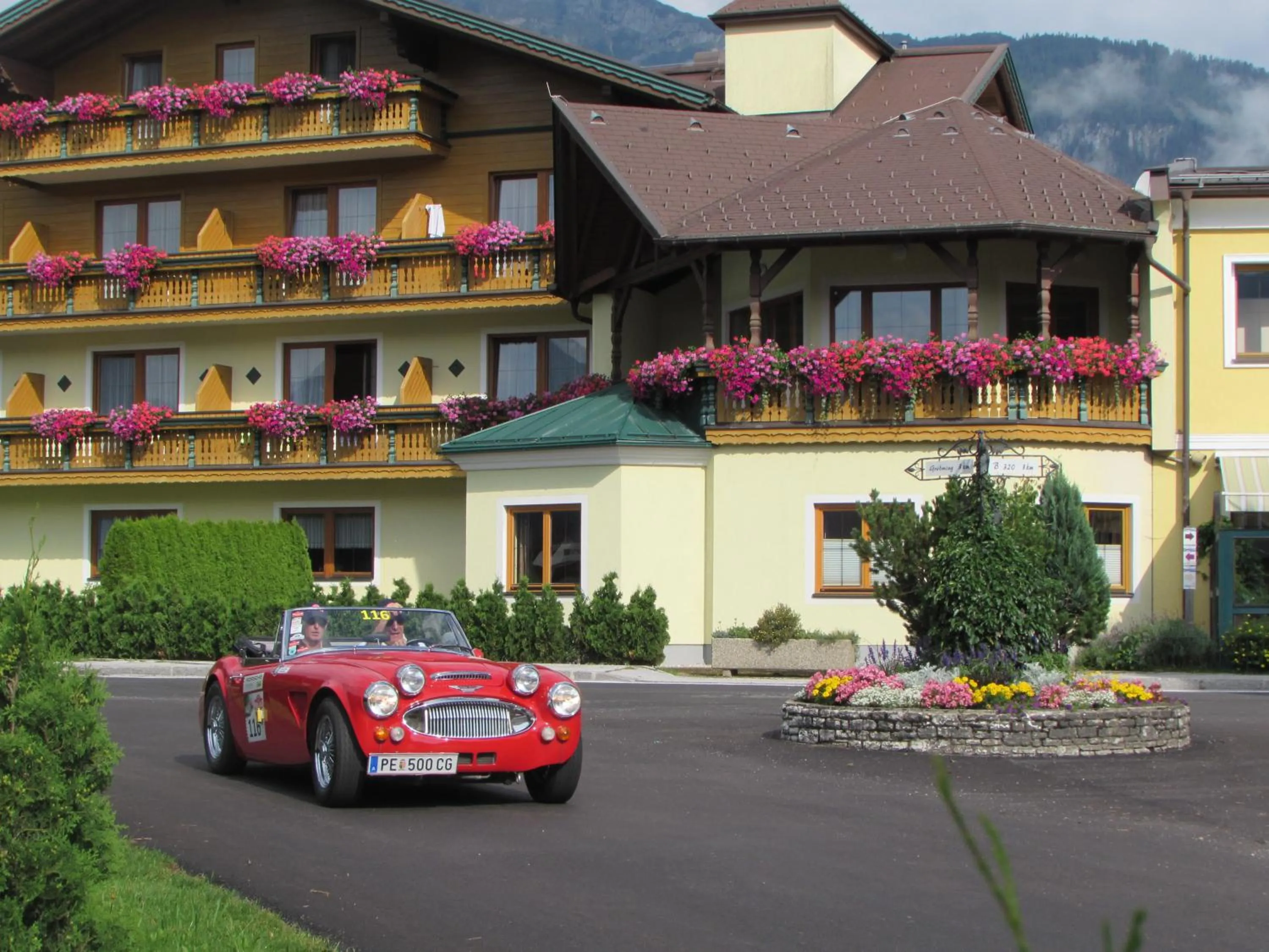 Facade/entrance in Landhotel Häuserl im Wald