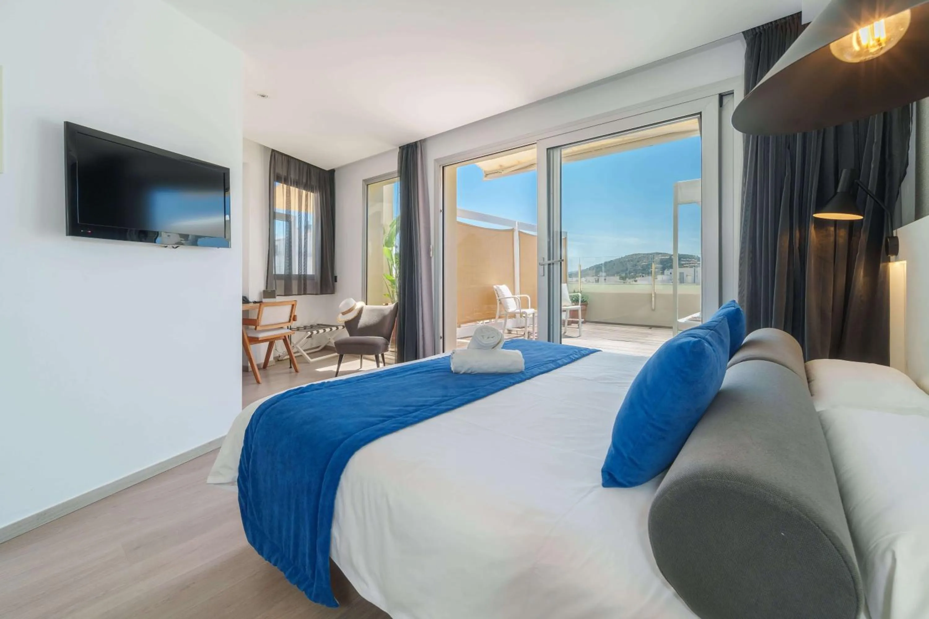 Bed in Mar Calma Hotel