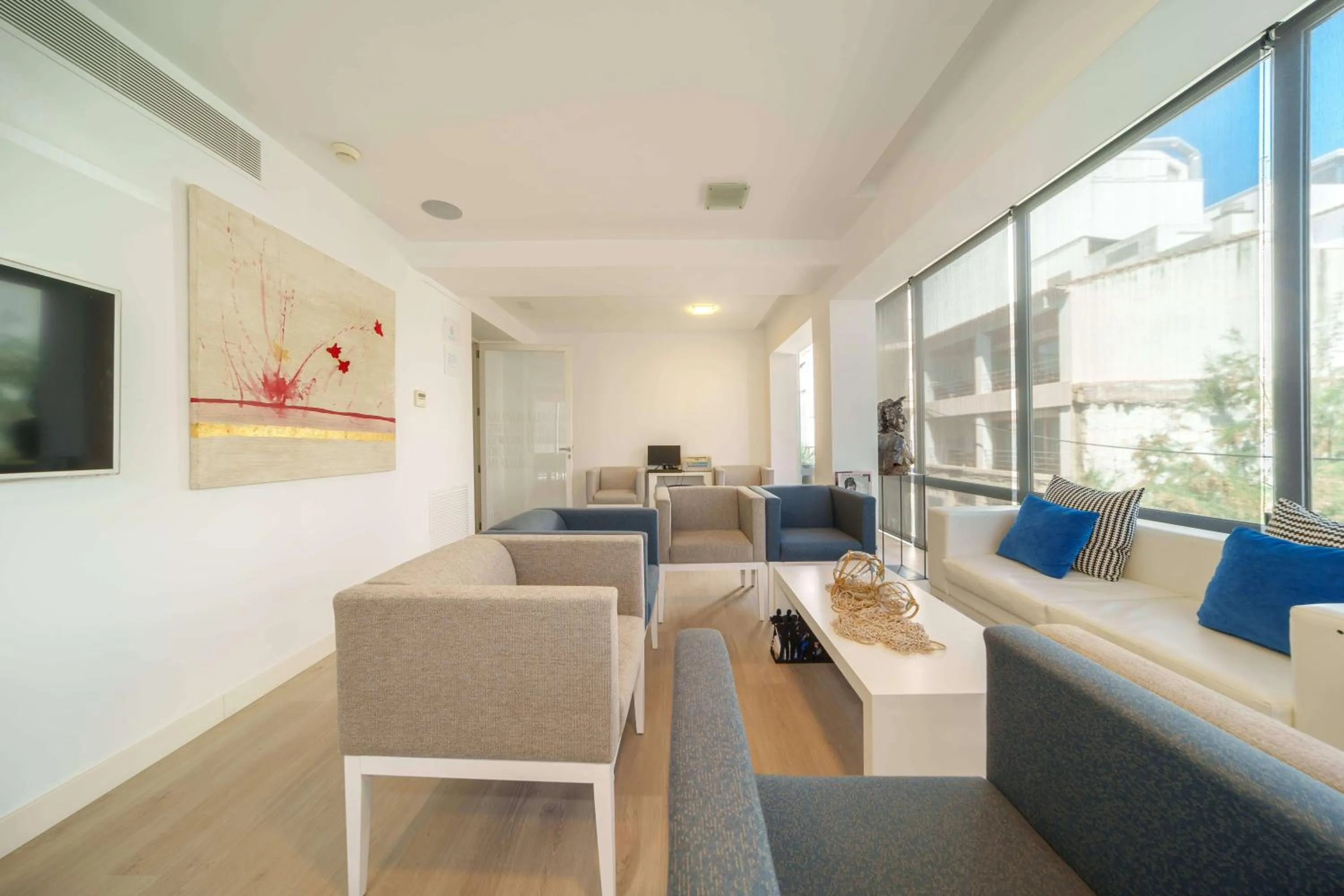 Communal lounge/ TV room in Mar Calma Hotel